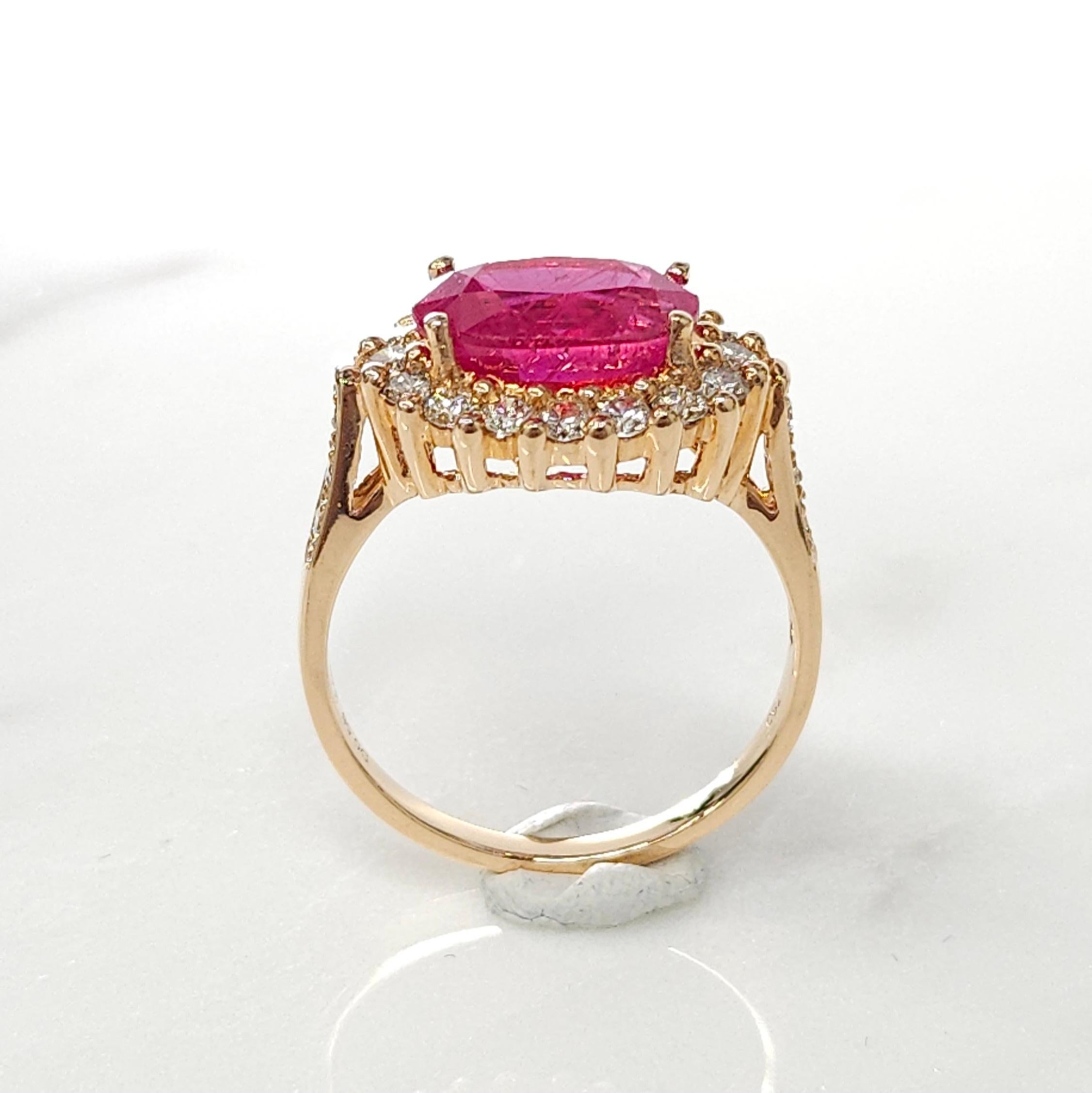 IGI Certified 3.01 Carat Burma Ruby & Diamond Ring in 18K Rose Gold For Sale 4
