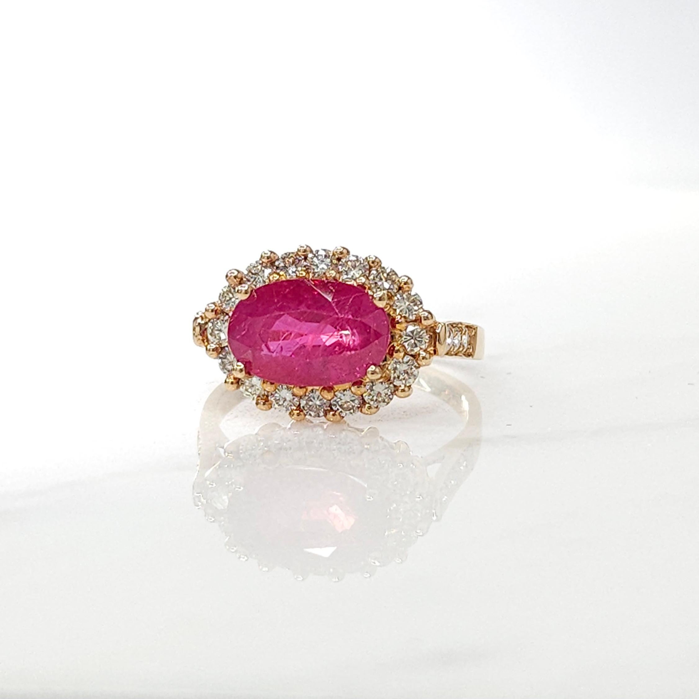 IGI Certified 3.01 Carat Burma Ruby & Diamond Ring in 18K Rose Gold For Sale 2