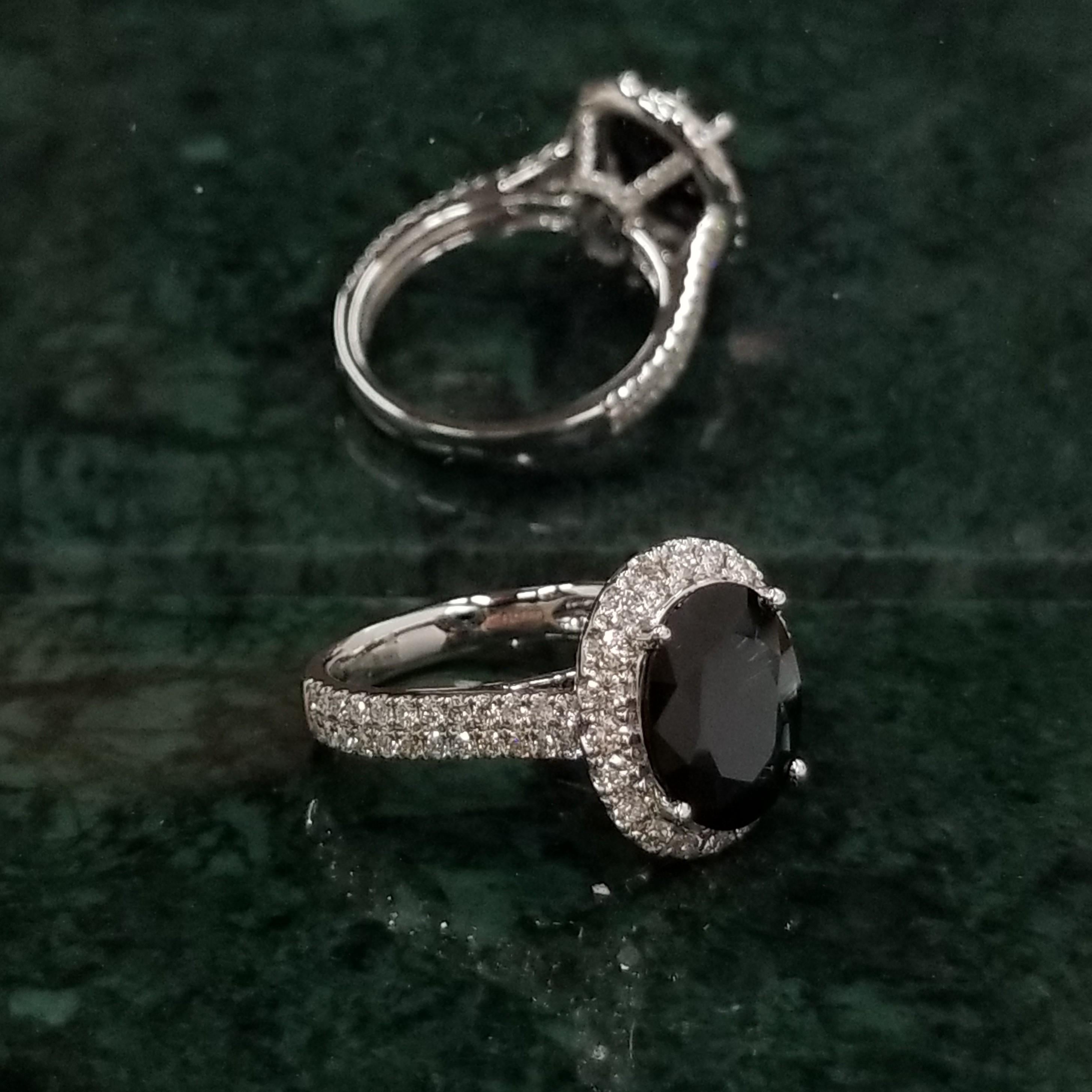 Women's or Men's IGI Certified 3.03Carat Blue Sapphire & Diamond Ring in 18K White Gold For Sale