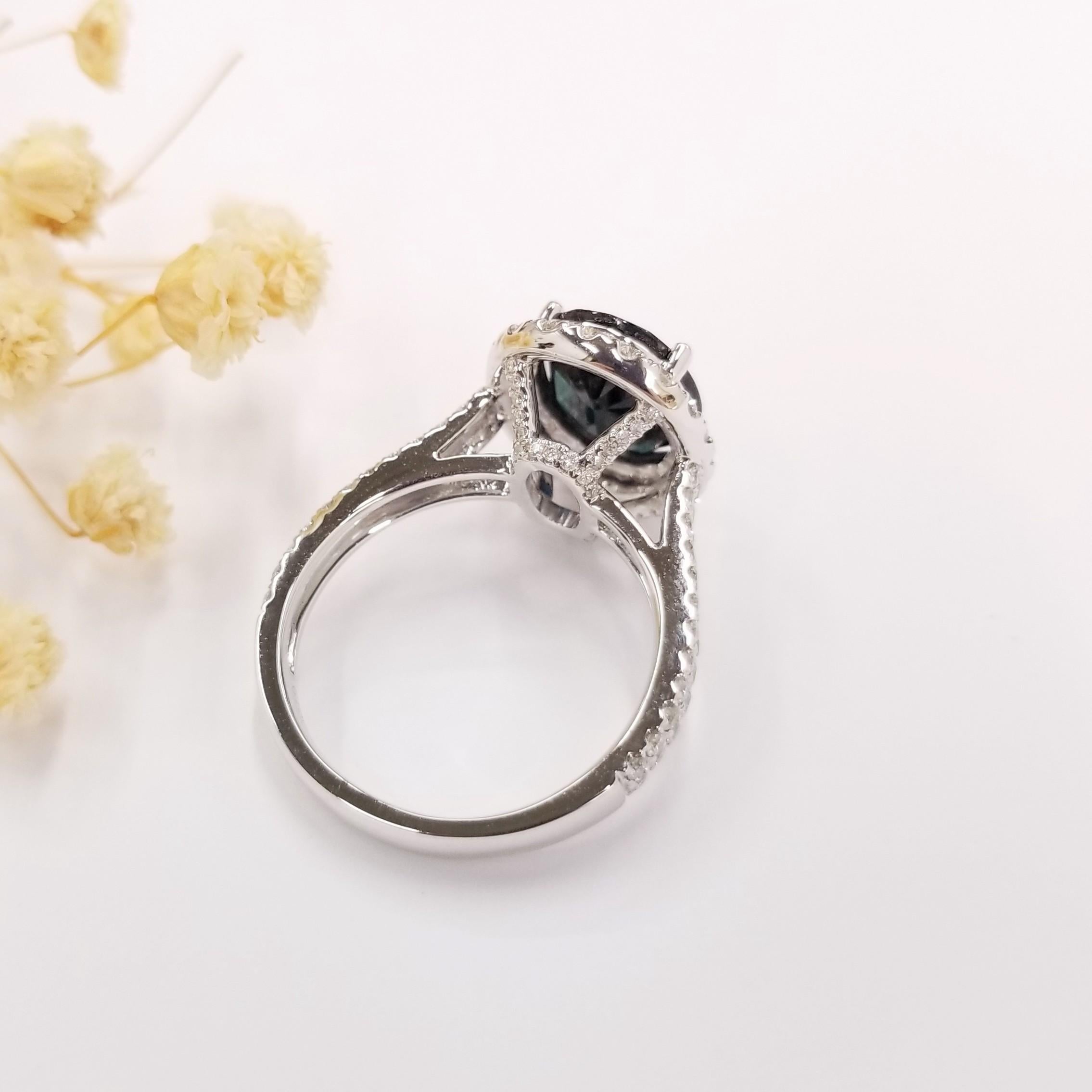 IGI Certified 3.03Carat Blue Sapphire & Diamond Ring in 18K White Gold For Sale 1