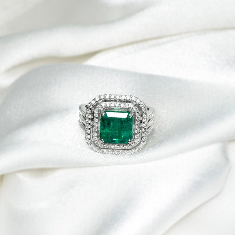 Contemporary IGI Certified 3.04 Ct Emerald Diamond Antique Art Deco Style Engagement Ring For Sale