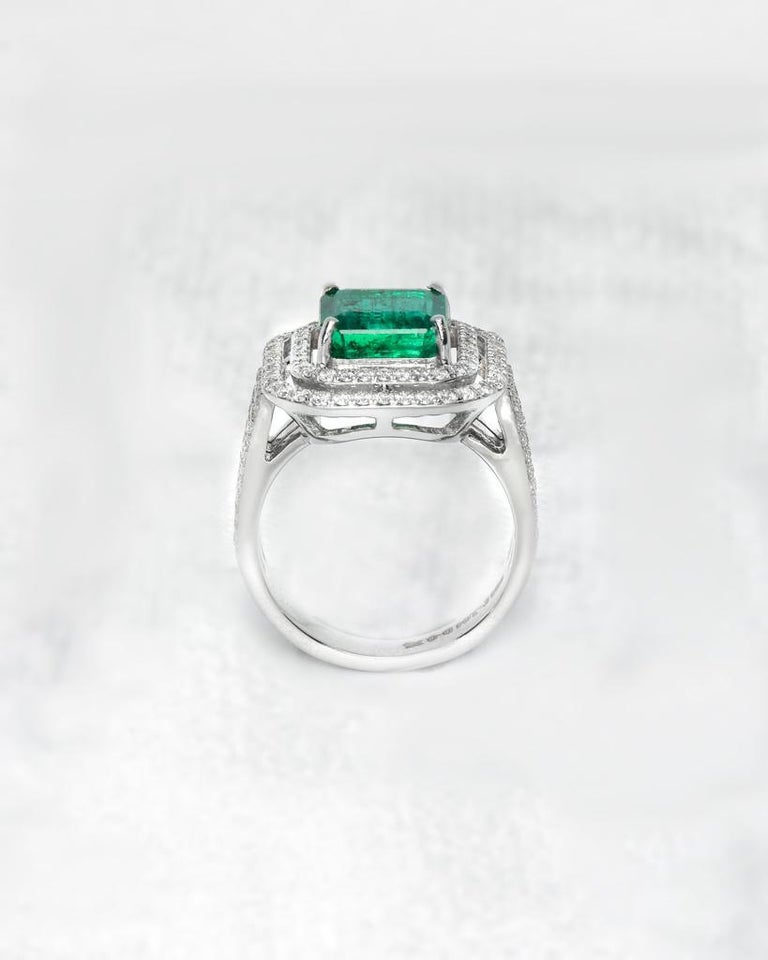 Women's IGI Certified 3.04 Ct Emerald Diamond Antique Art Deco Style Engagement Ring For Sale