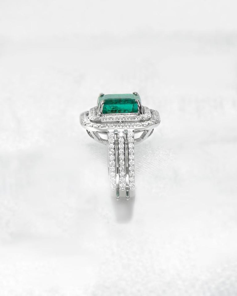 IGI Certified 3.04 Ct Emerald Diamond Antique Art Deco Style Engagement Ring For Sale 1