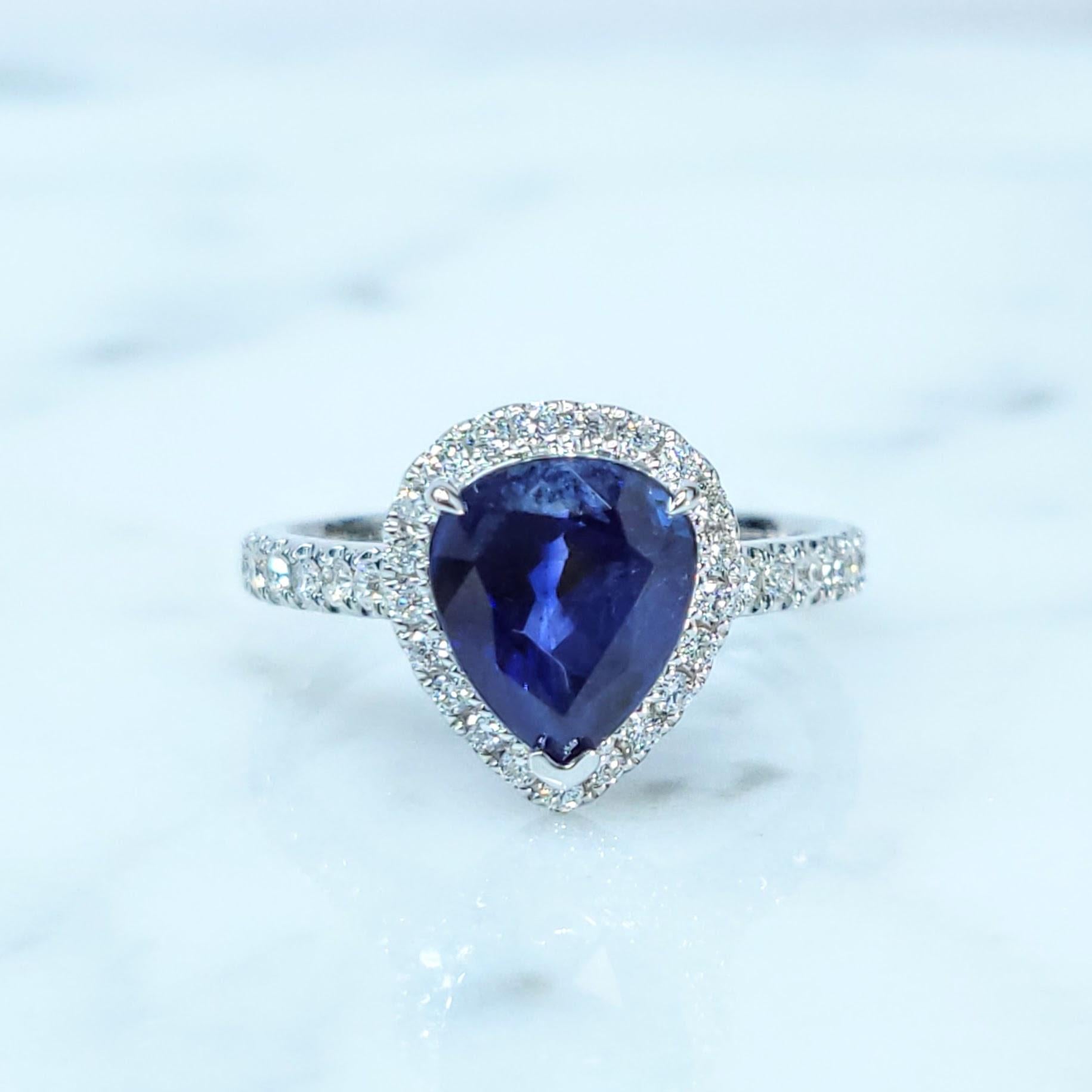 IGI-zertifizierter 3,05 Karat blauer Saphir & Diamantring aus 18 Karat Weißgold (Moderne) im Angebot