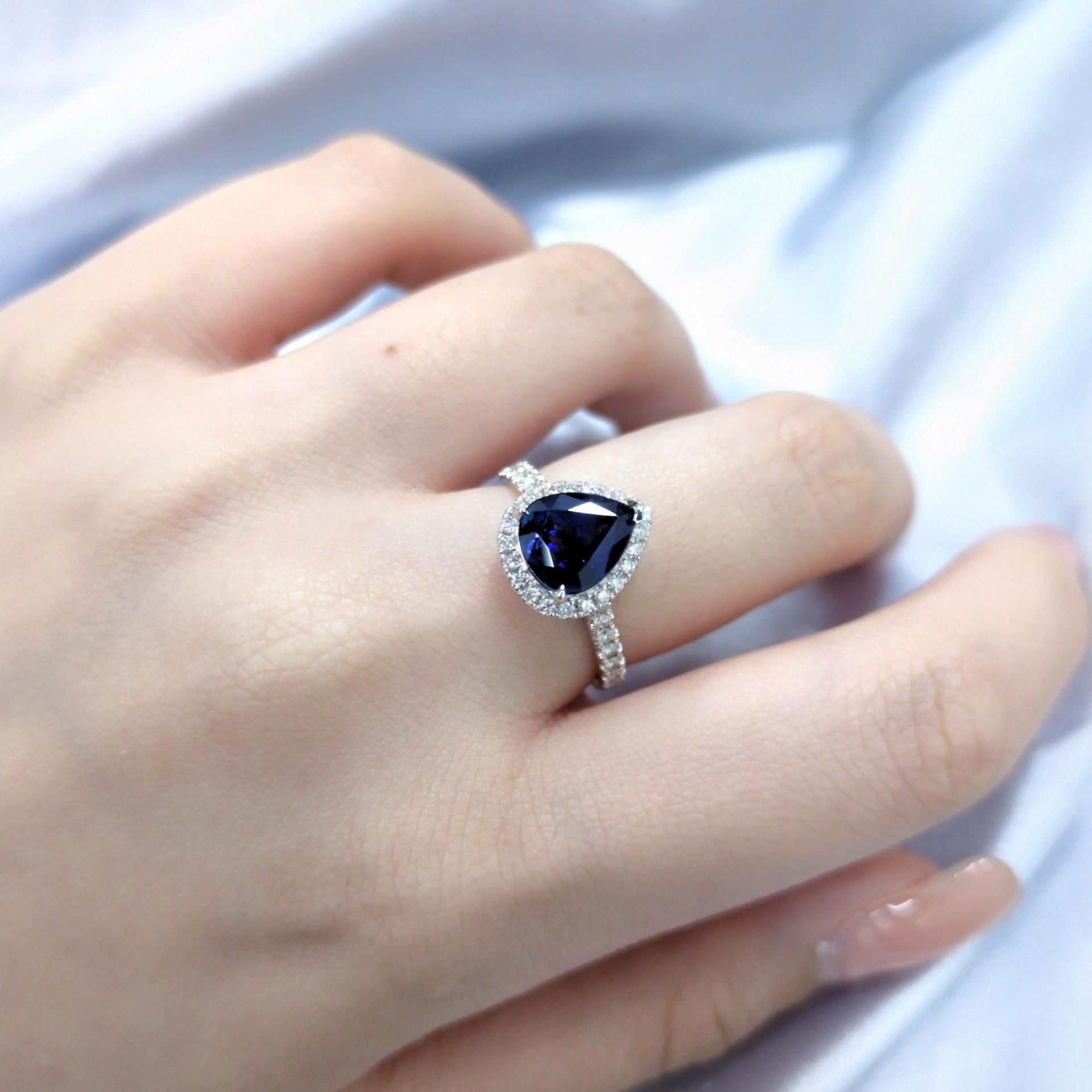 IGI-zertifizierter 3,05 Karat blauer Saphir & Diamantring aus 18 Karat Weißgold im Angebot 2