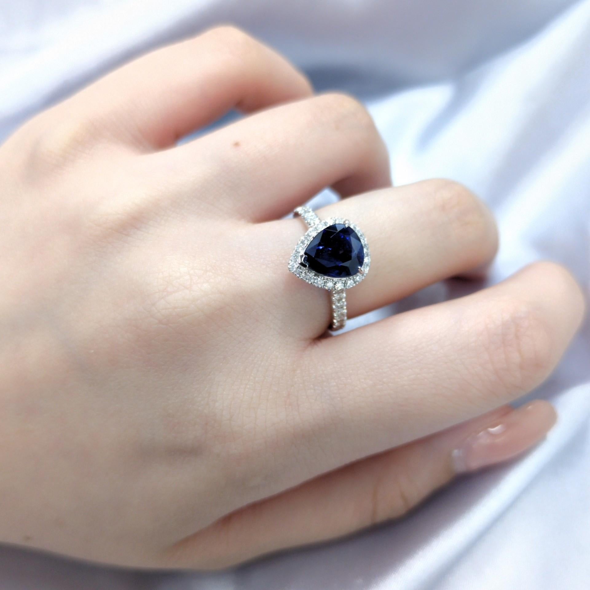 IGI-zertifizierter 3,05 Karat blauer Saphir & Diamantring aus 18 Karat Weißgold im Angebot 3