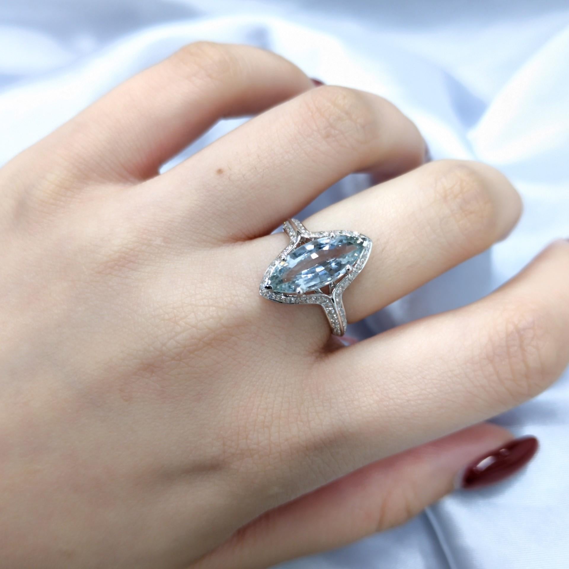 Marquise Cut IGI Certified 3.05 Carat No heat Green Sapphire & Diamond Ring 18K White Gold For Sale
