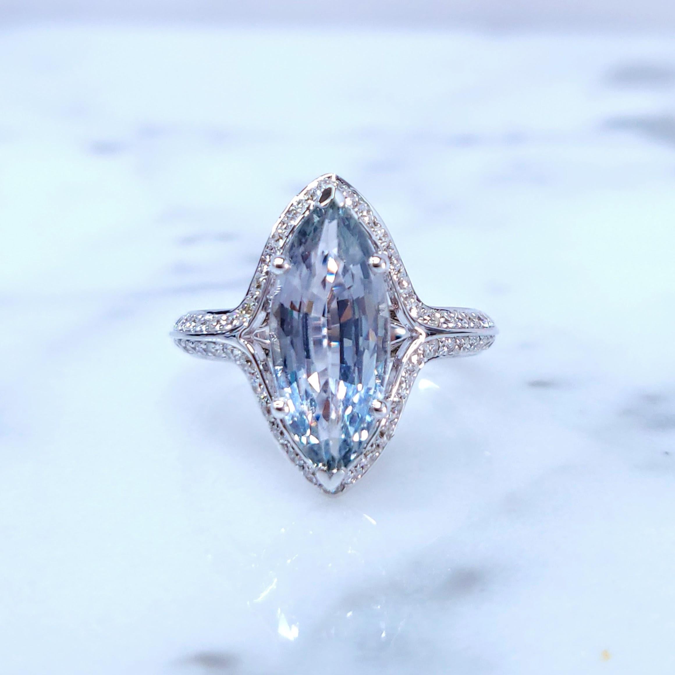 IGI Certified 3.05 Carat No heat Green Sapphire & Diamond Ring 18K White Gold In New Condition For Sale In KOWLOON, HK