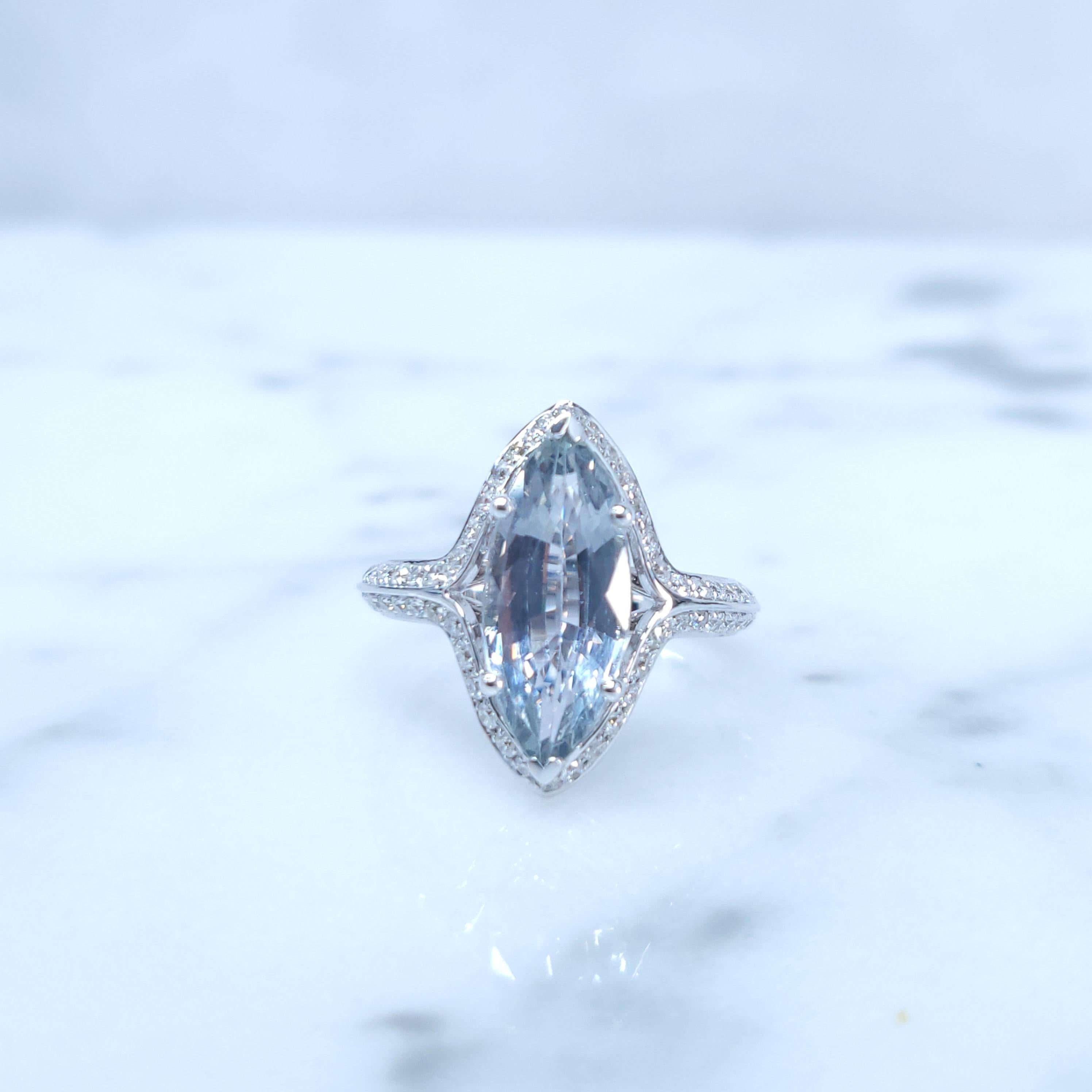 Women's IGI Certified 3.05 Carat No heat Green Sapphire & Diamond Ring 18K White Gold For Sale