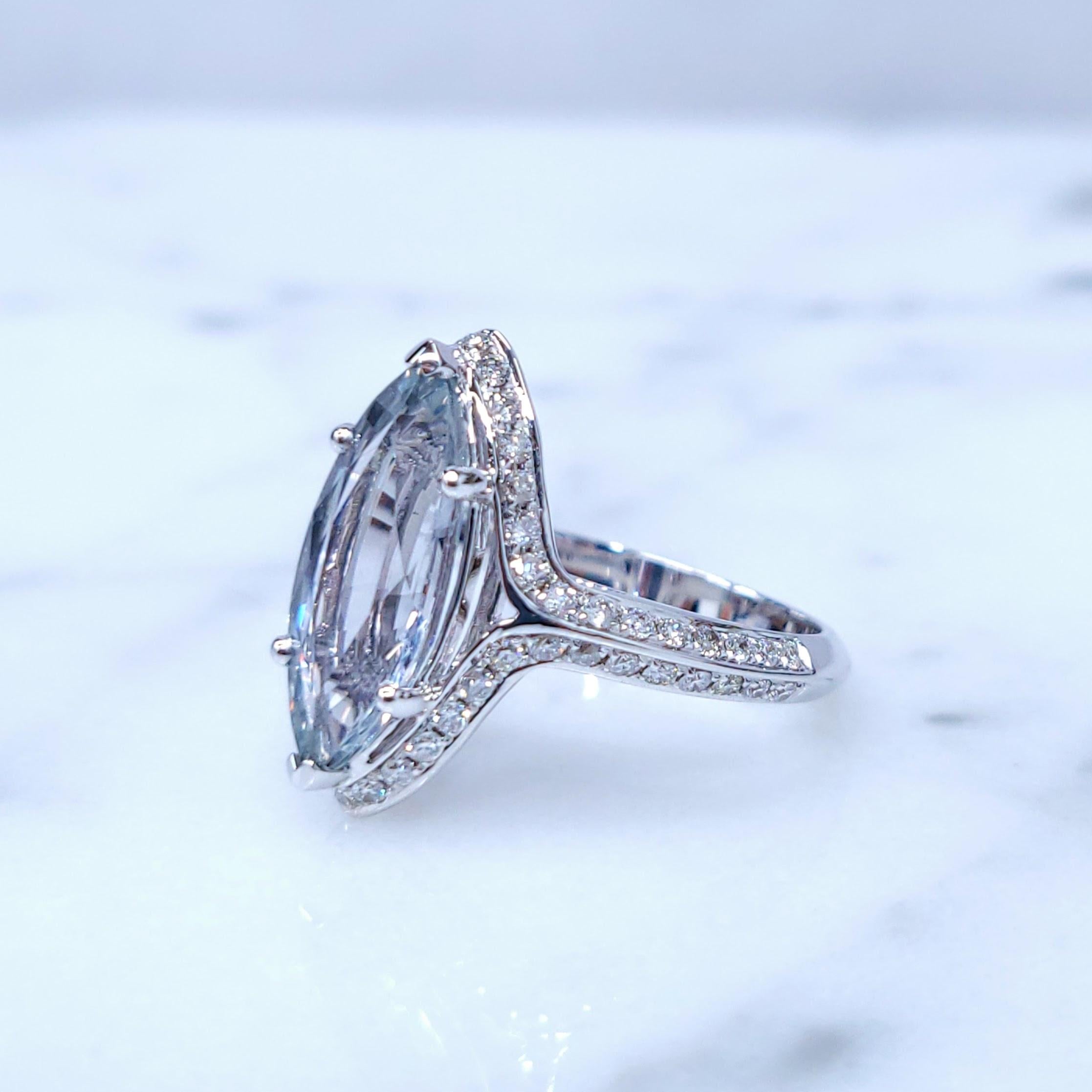 IGI Certified 3.05 Carat No heat Green Sapphire & Diamond Ring 18K White Gold For Sale 1