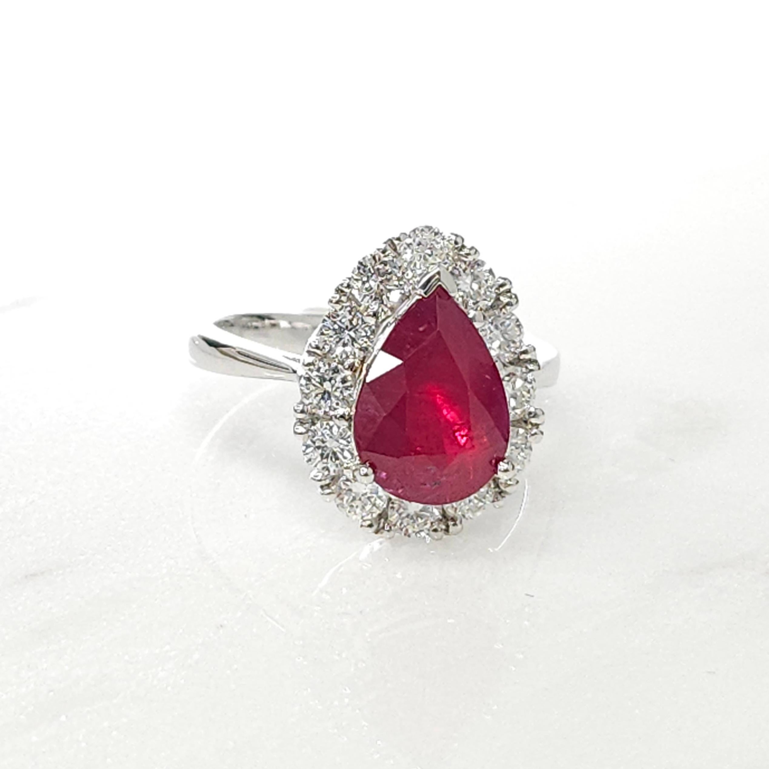 Women's IGI Certified 3.05Carat Ruby & Diamond Ring in 18K White Gold For Sale