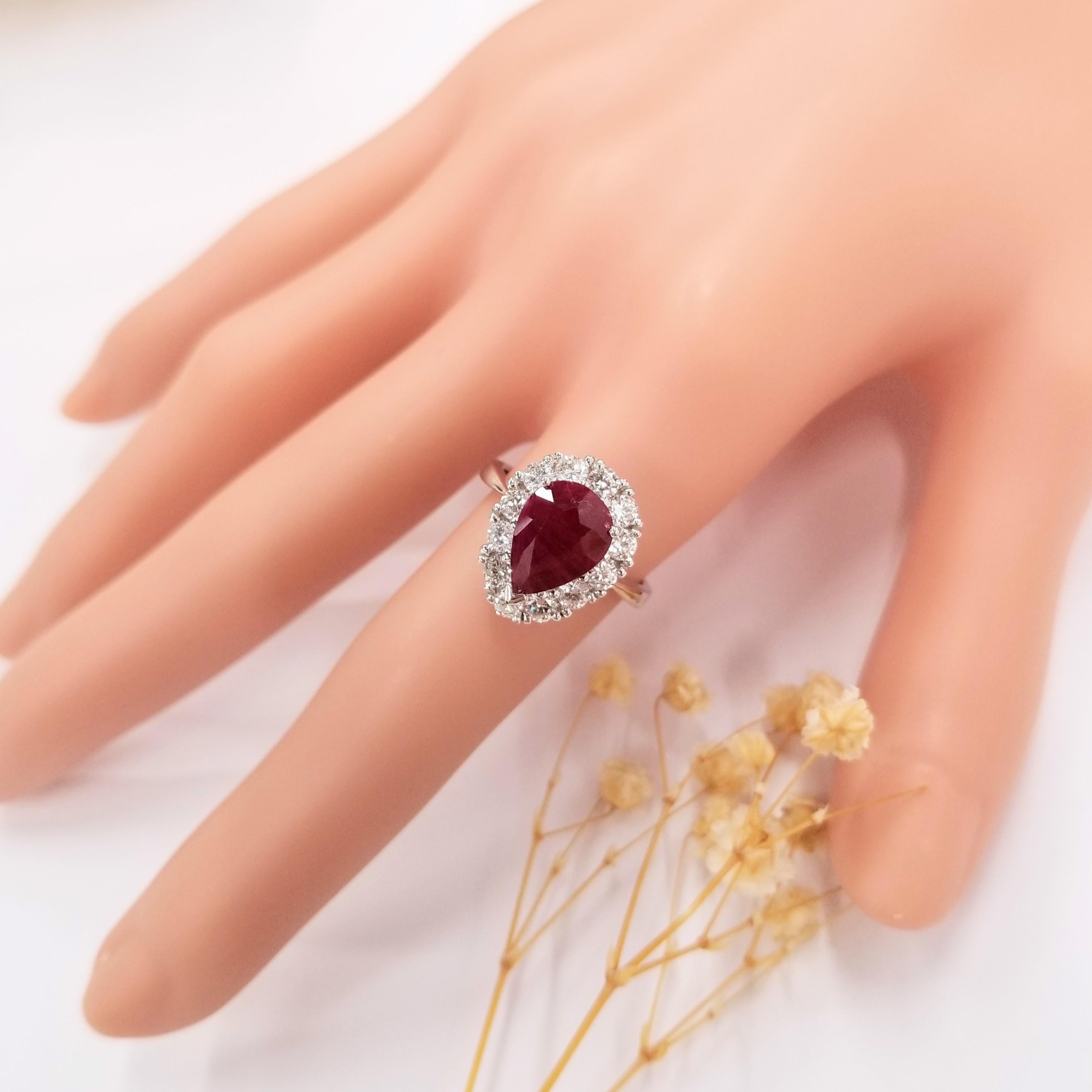IGI Certified 3.05Carat Ruby & Diamond Ring in 18K White Gold For Sale 4