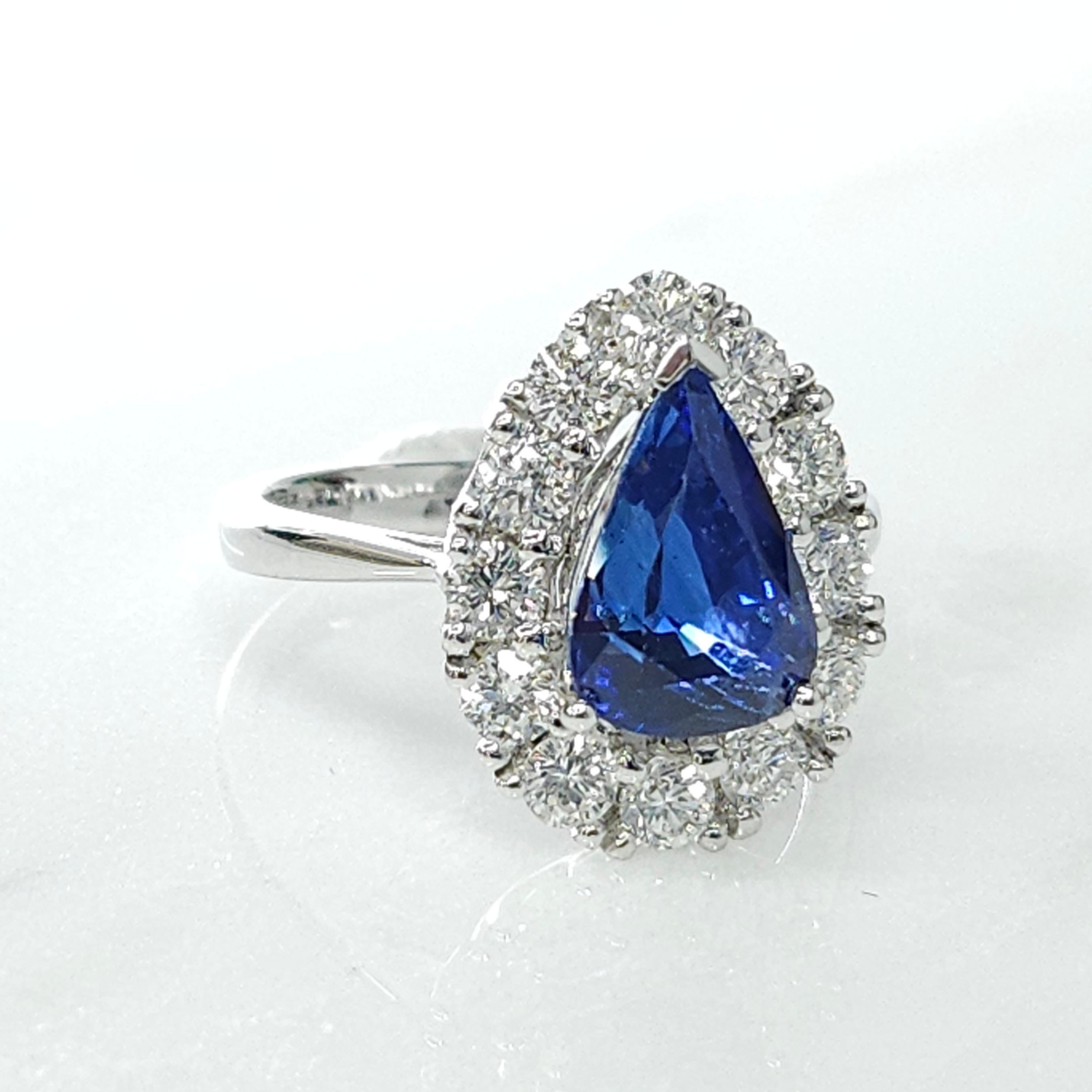 Modern IGI Certified 3.08 Carat Blue Sapphire & Diamond Ring in 18K White Gold For Sale