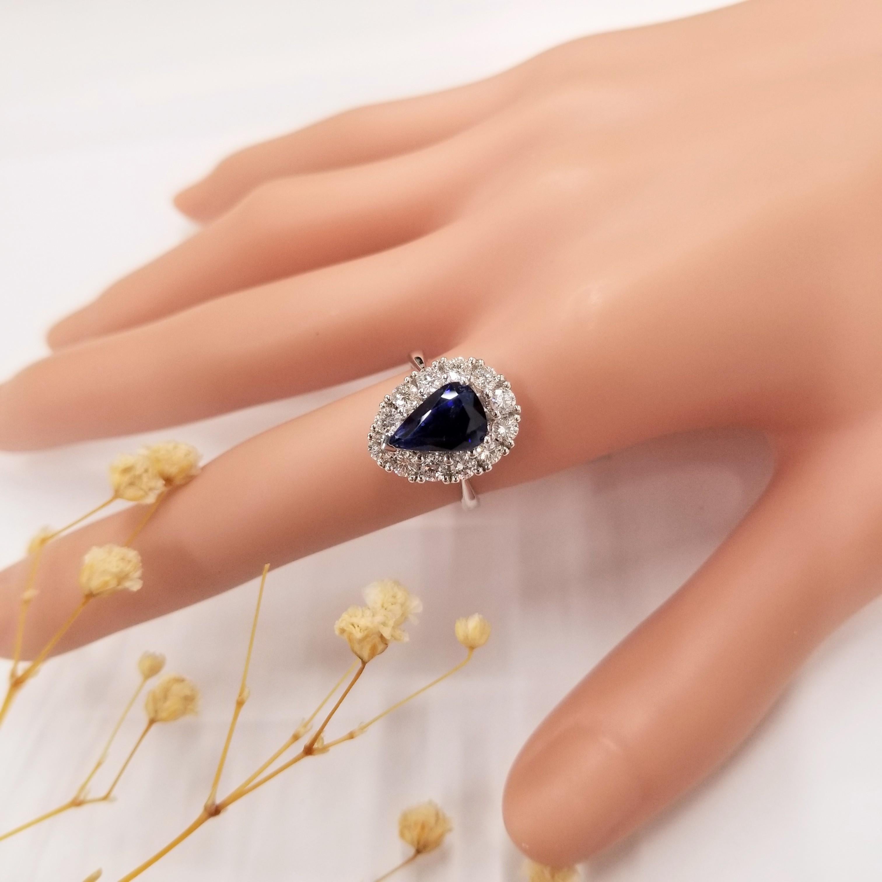 IGI Certified 3.08 Carat Blue Sapphire & Diamond Ring in 18K White Gold For Sale 2