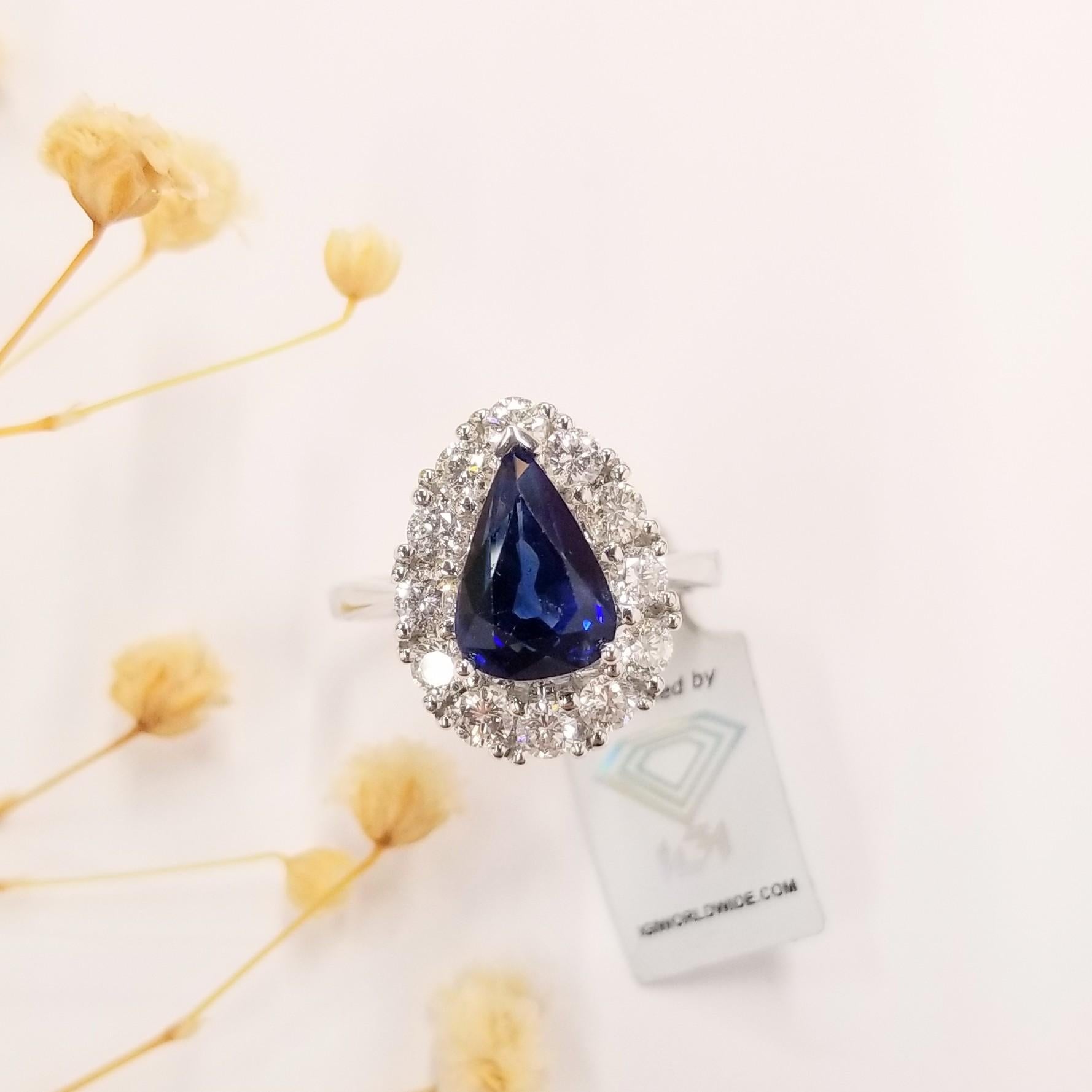 IGI Certified 3.08 Carat Blue Sapphire & Diamond Ring in 18K White Gold For Sale 5