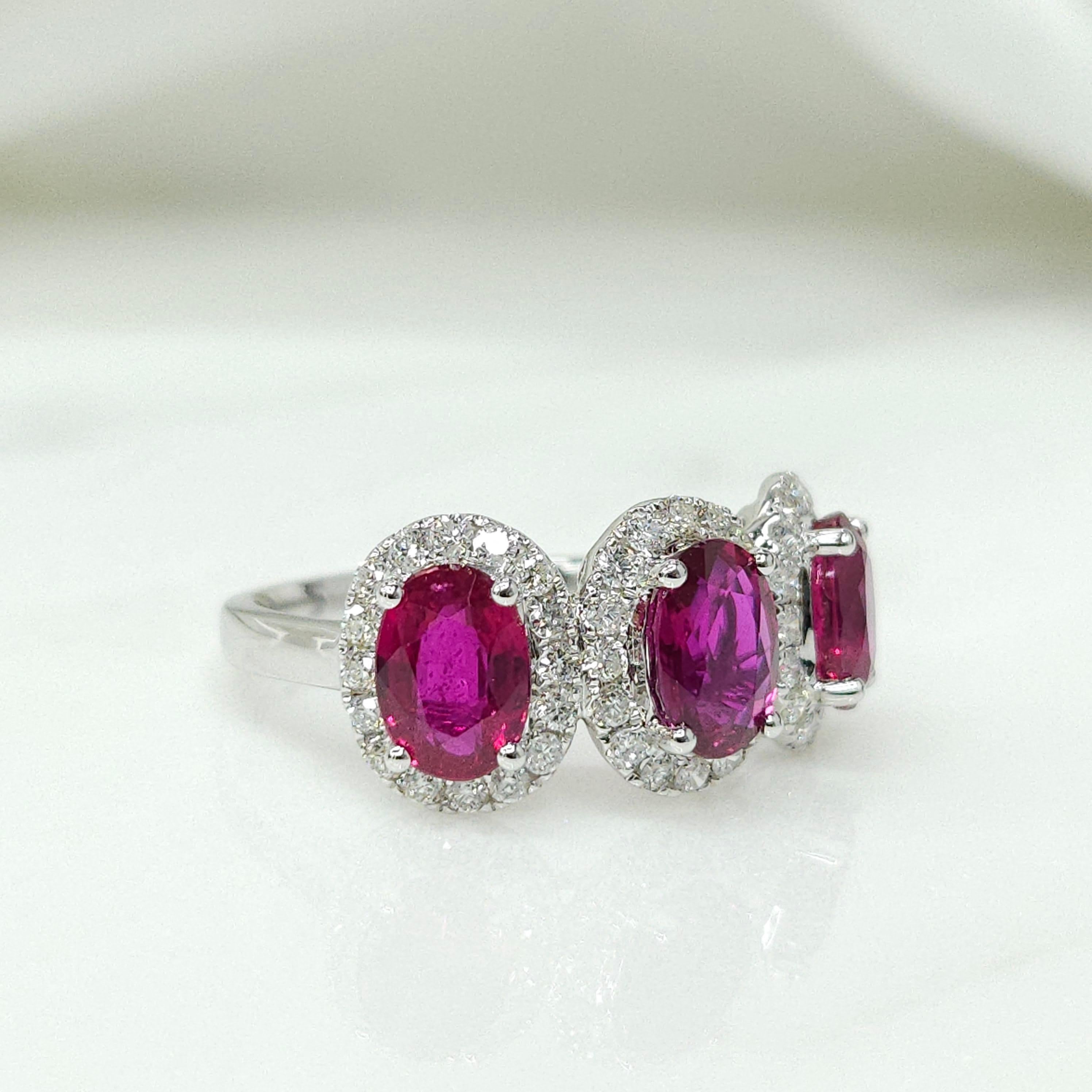 IGI Certificado Anillo Halo Triple de Rubí y Diamante de 3,10 Quilates en Oro Blanco de 18 quilates en venta 2