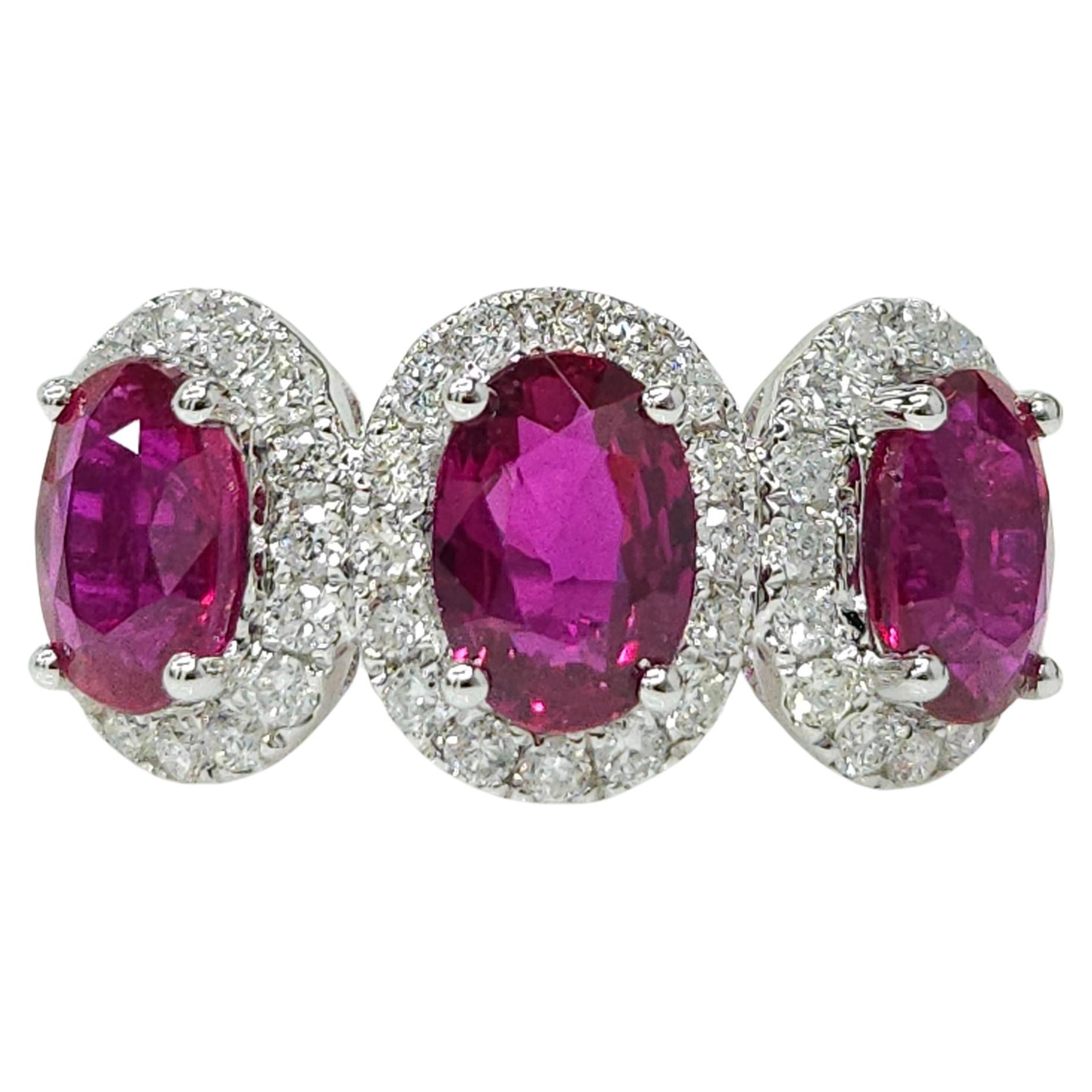 IGI Certificado Anillo Halo Triple de Rubí y Diamante de 3,10 Quilates en Oro Blanco de 18 quilates en venta