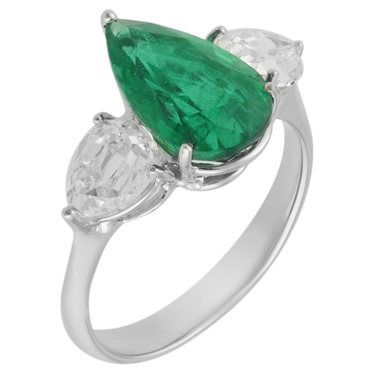 IGI Certified 3.15 Carat Emerald & Diamond Cocktail Ring For Sale