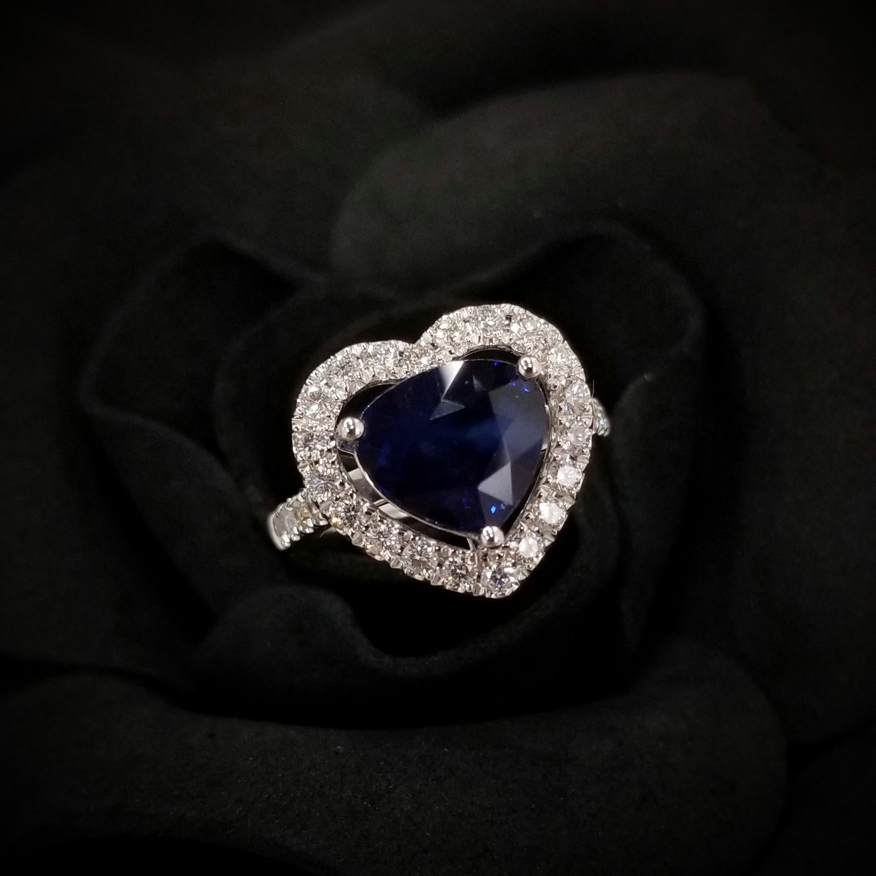 IGI Certified 3.15Carat Blue Sapphire & Diamond Ring in 18K White Gold For Sale 1