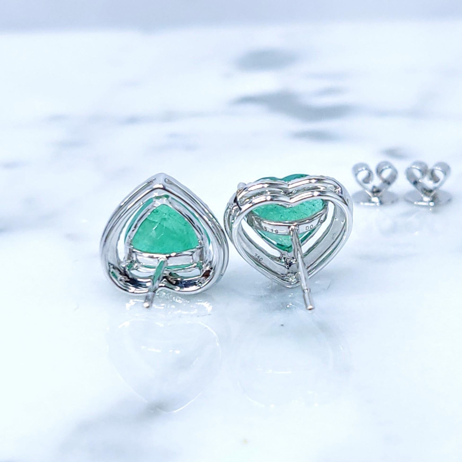 IGI Certified 3.19 Carat Emerald and Diamond Earrings in 18K White Gold in vendita 5