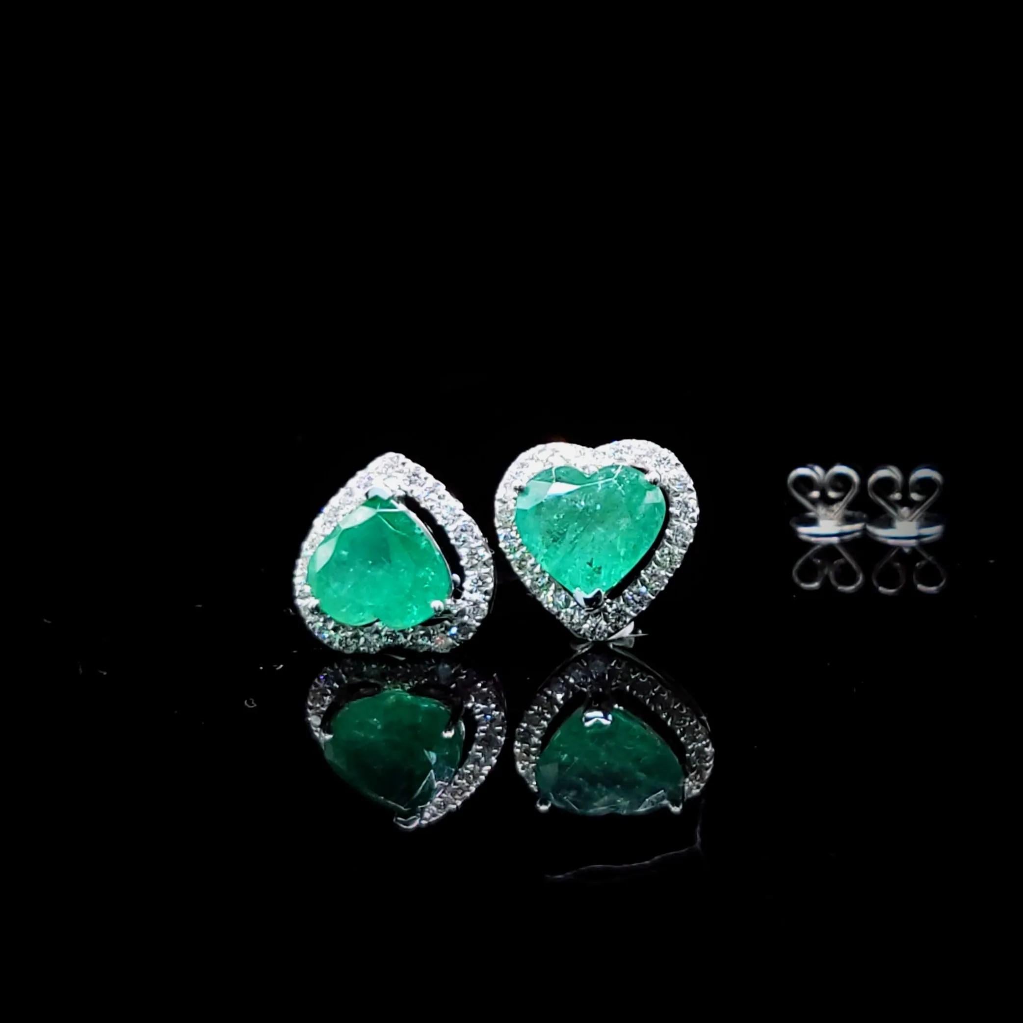 IGI Certified 3.19 Carat Emerald and Diamond Earrings in 18K White Gold in vendita 7