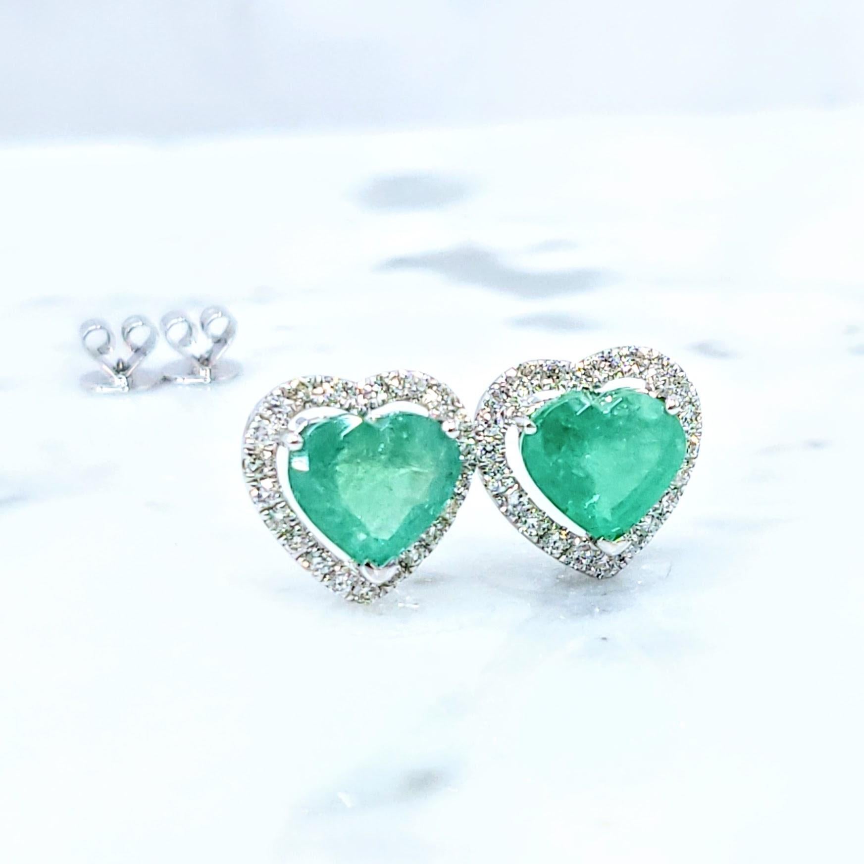 IGI Certified 3.19 Carat Emerald and Diamond Earrings in 18K White Gold in vendita 1