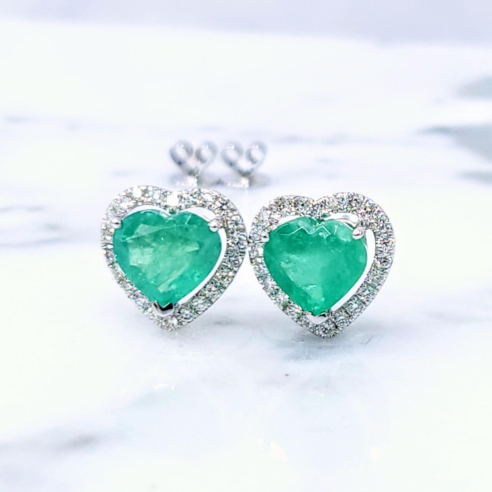 IGI Certified 3.19 Carat Emerald and Diamond Earrings in 18K White Gold in vendita 3