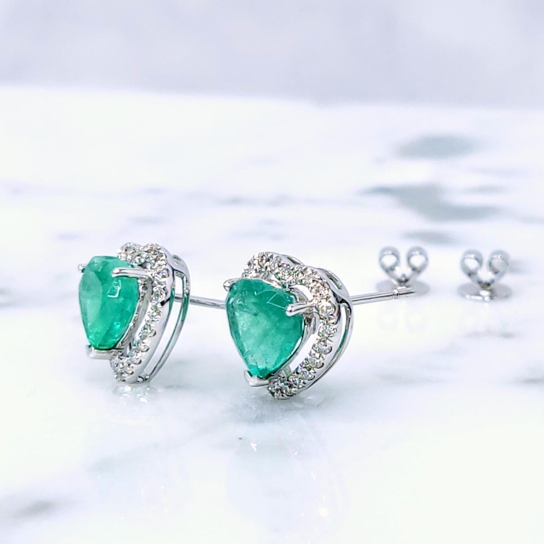 IGI Certified 3.19 Carat Emerald and Diamond Earrings in 18K White Gold in vendita 4