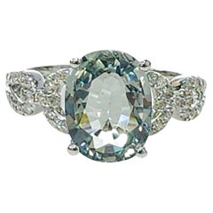 IGI-zertifizierter 3,24 Karat hellgrüner Saphir & Diamant-Ring aus 18 Karat Weißgold