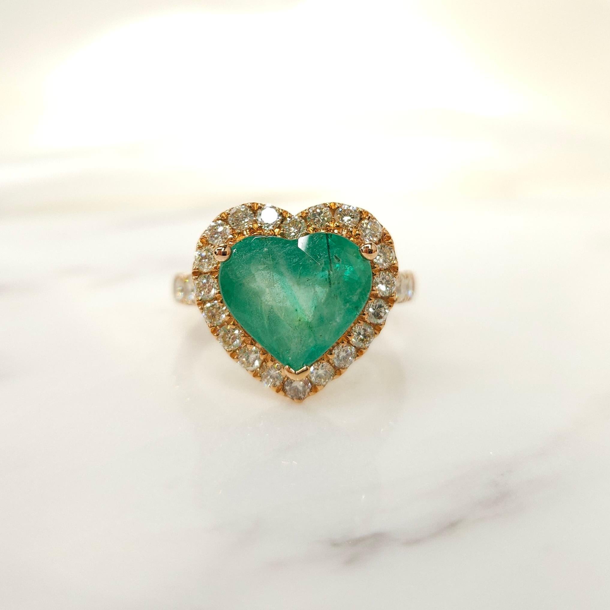 Heart Cut IGI certified 3.30 Carat Emerald & Carat Diamond Ring in 18K Rose Gold For Sale