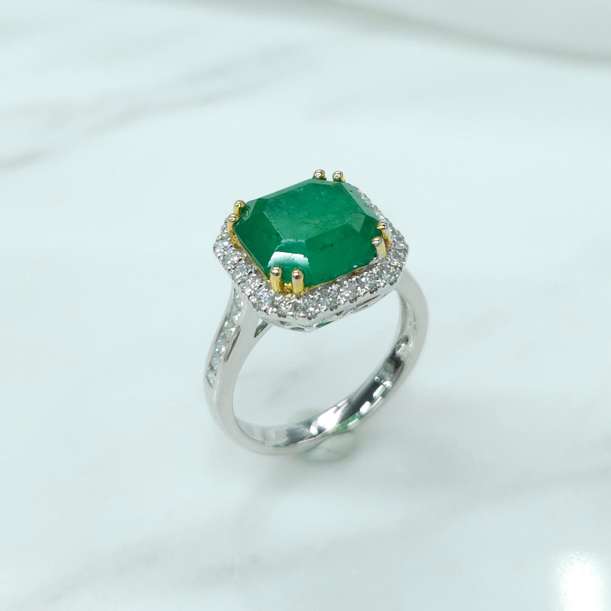 IGI certified 3.33 Carat Emerald & 0.56 Carat Diamond Ring  For Sale 4