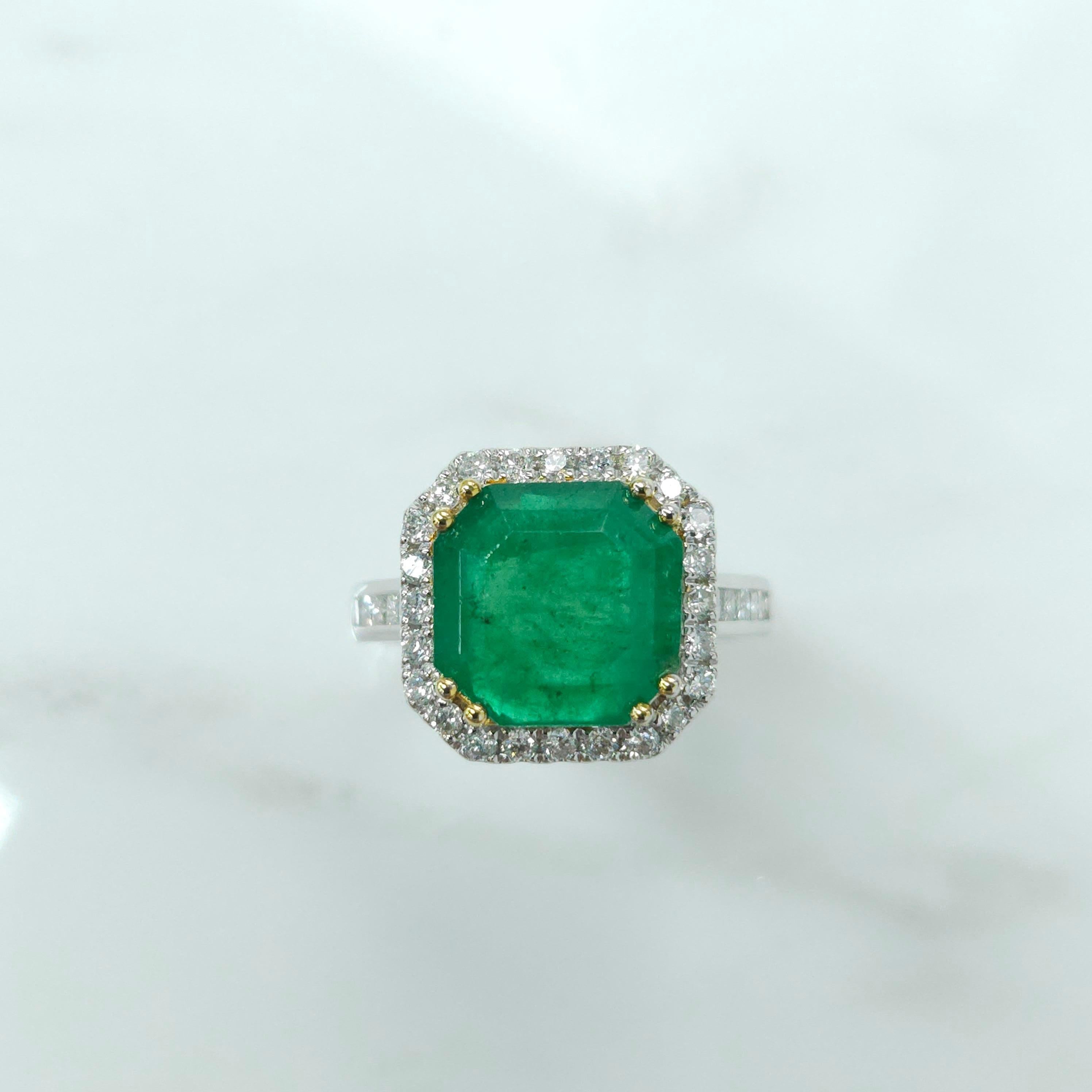 IGI certified 3.33 Carat Emerald & 0.56 Carat Diamond Ring  For Sale 5