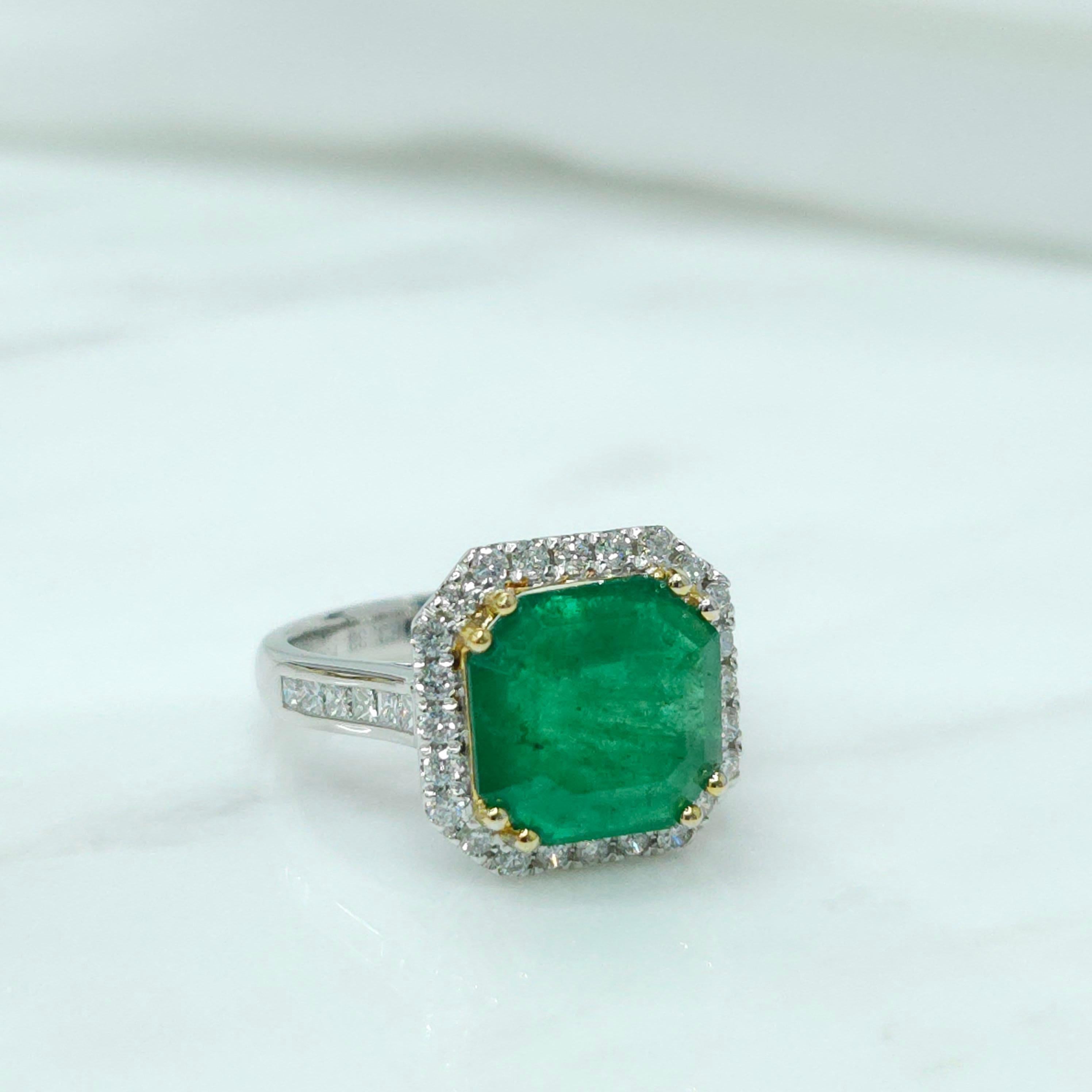 Women's IGI certified 3.33 Carat Emerald & 0.56 Carat Diamond Ring  For Sale