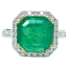 IGI certified 3.33 Carat Emerald & 0.56 Carat Diamond Ring 