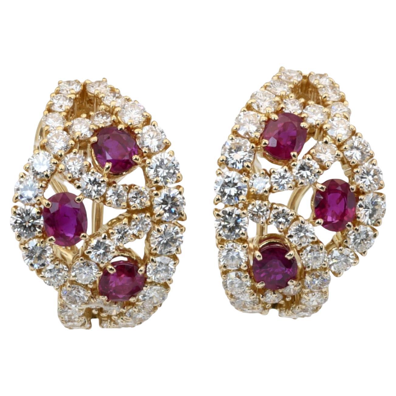 Boucles d
oreilles en or jaune 18k certifiées IGI 3.36ct Rubis et Diamants en vente