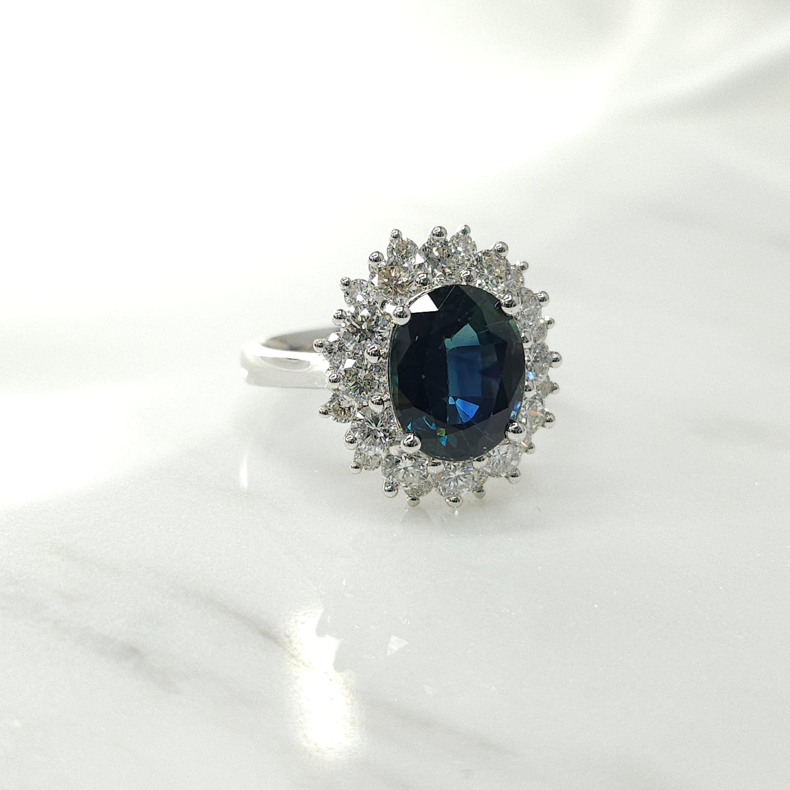 IGI Certified 3.37 Carat No Heat Blue Sapphire & Diamond Ring in 18K White Gold For Sale 2