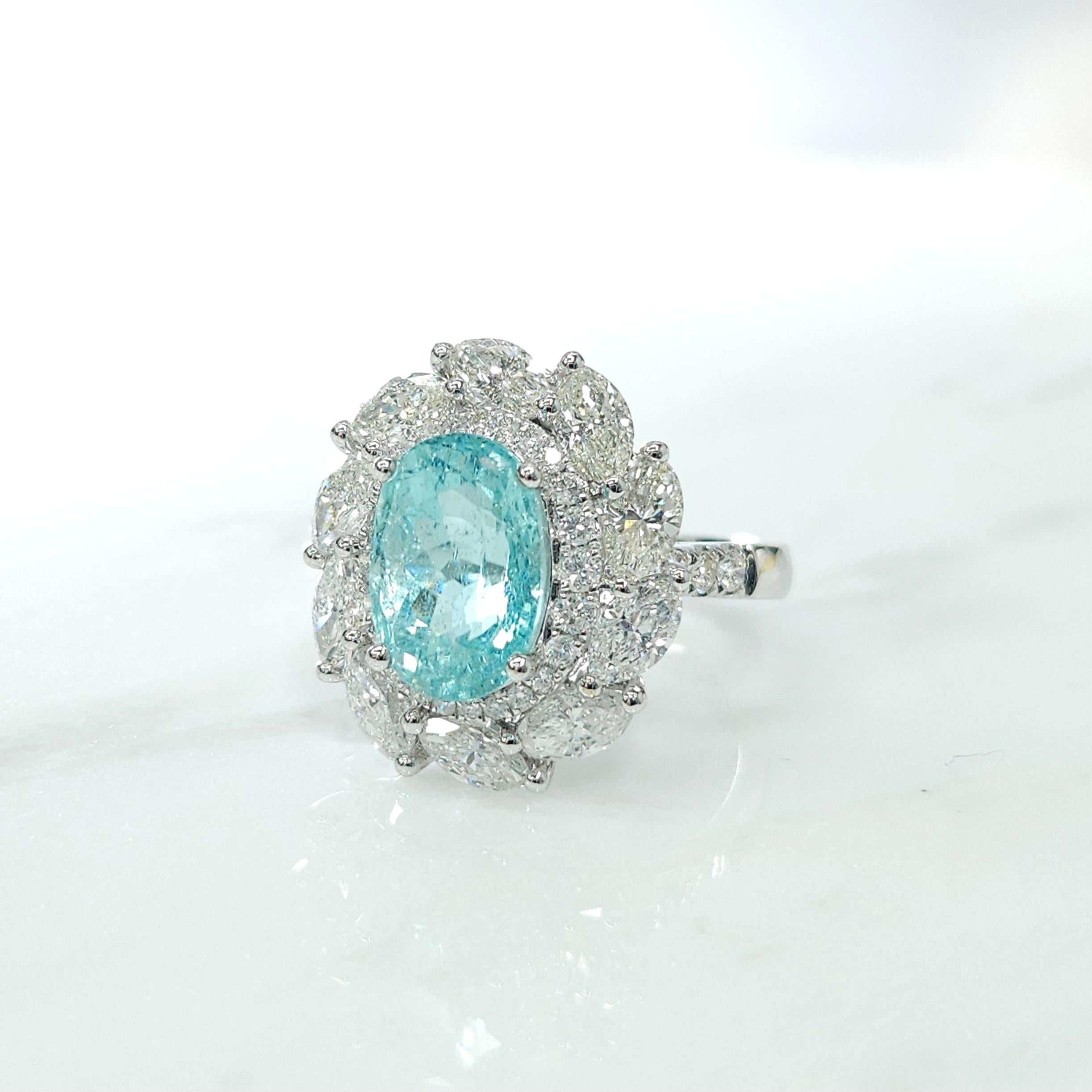 IGI-zertifizierter 3,38 Karat Paraiba- und Diamantring aus 18 Karat Weißgold (Ovalschliff)