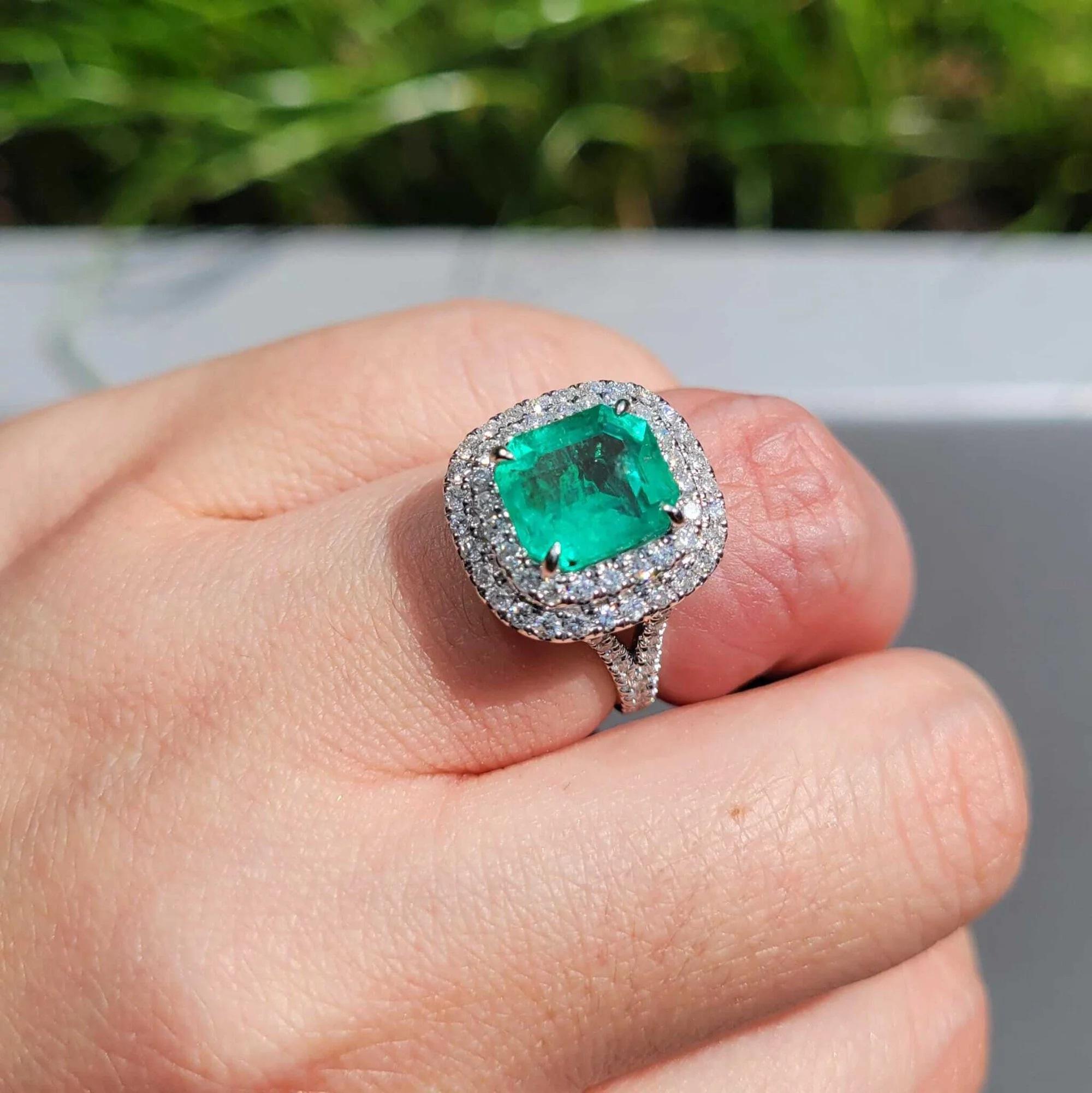 Modern IGI certified  3.39 Carat Colombian Emerald & 0.95 Carat Diamond Ring  For Sale