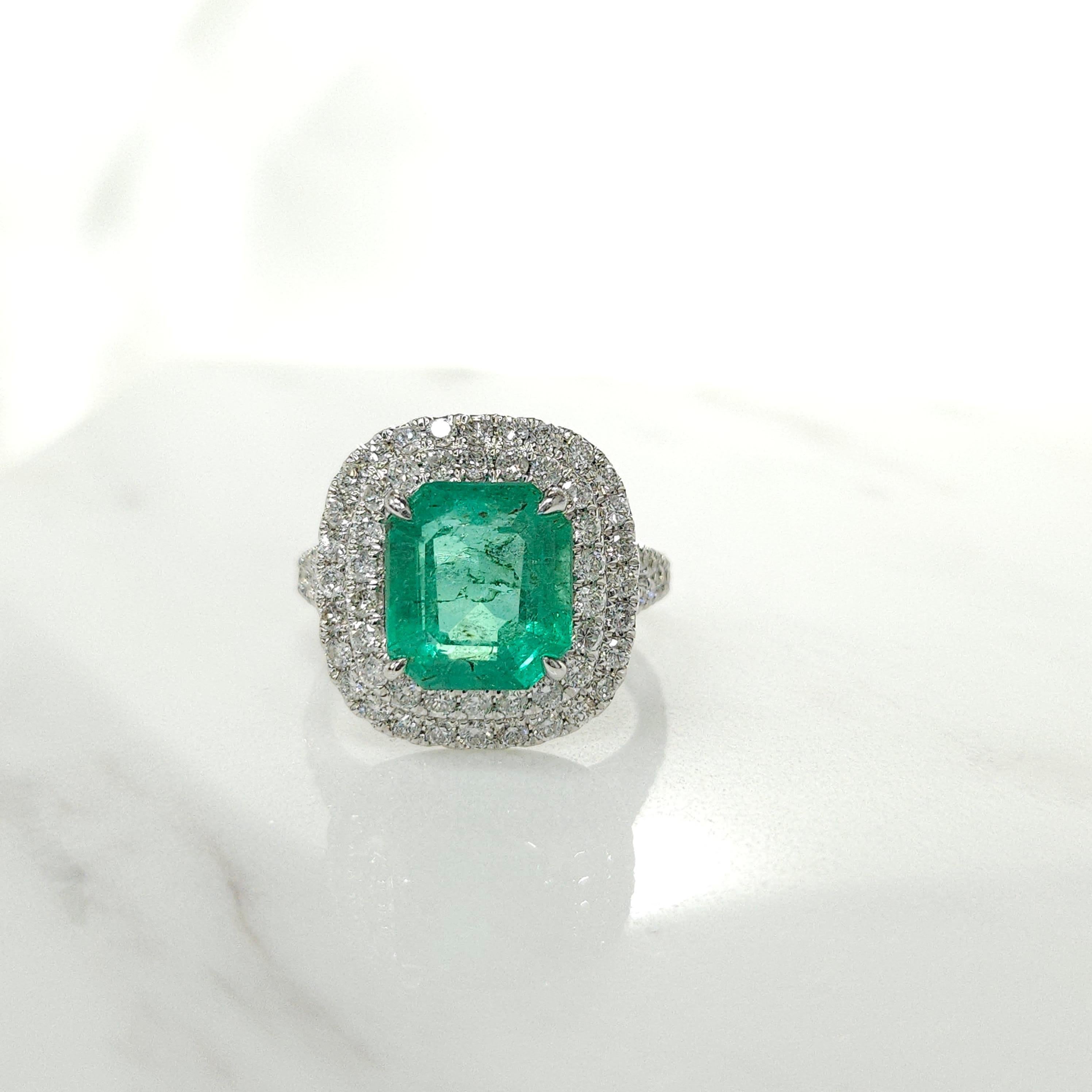 IGI certified  3.39 Carat Colombian Emerald & 0.95 Carat Diamond Ring  For Sale 1