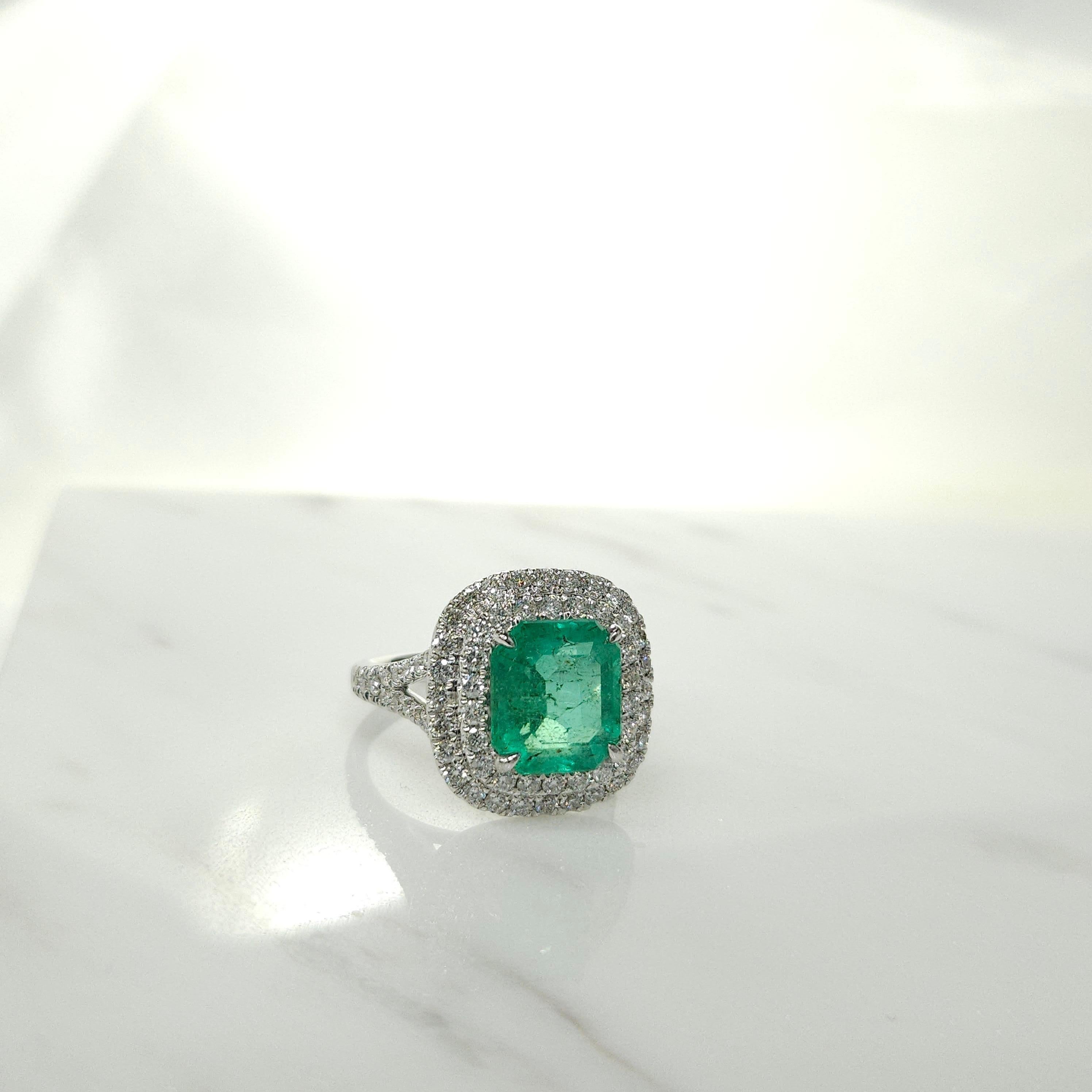 IGI certified  3.39 Carat Colombian Emerald & 0.95 Carat Diamond Ring  For Sale 5