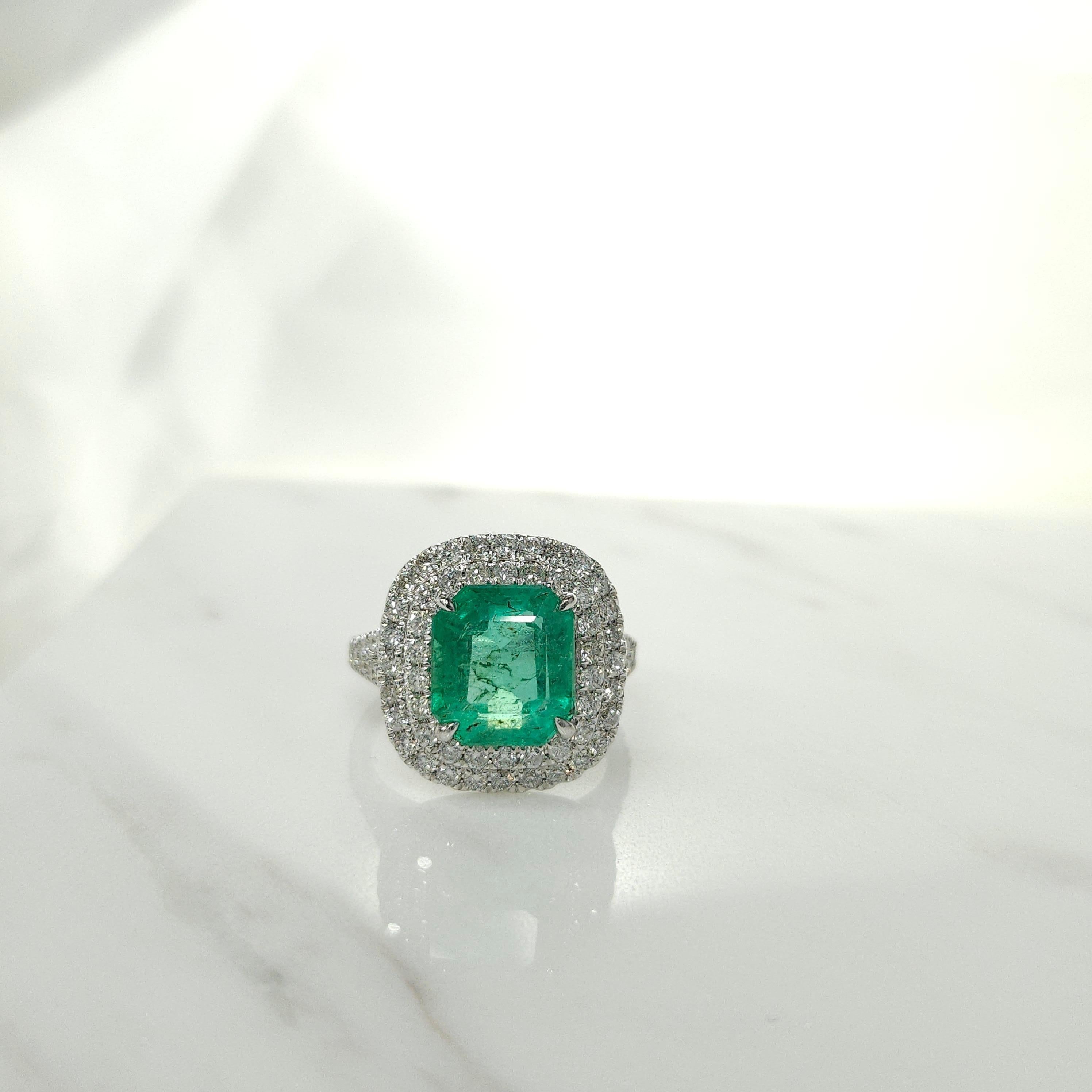 IGI certified  3.39 Carat Colombian Emerald & 0.95 Carat Diamond Ring  For Sale 6