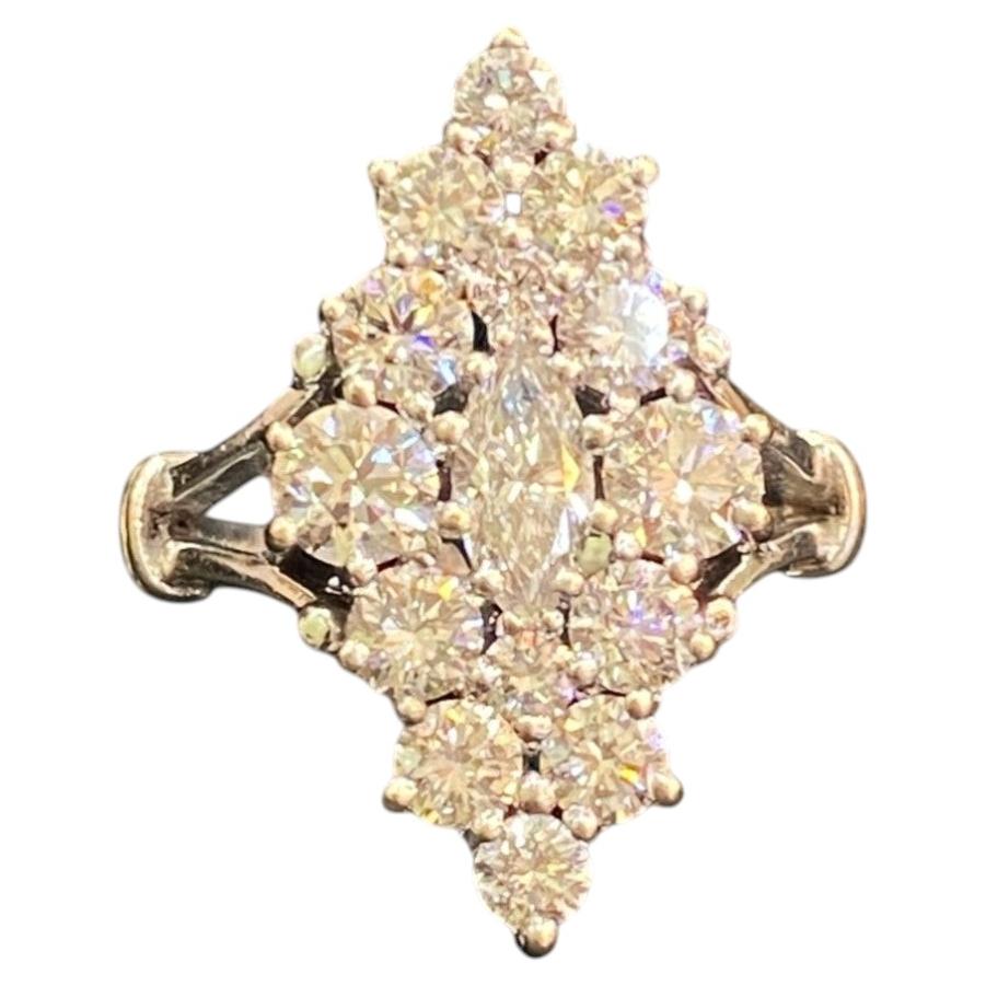 Anello con diamanti certificati IGI da 3,40 carati, taglio marquise e rotondo, F/VS1, in oro bianco 18 carati