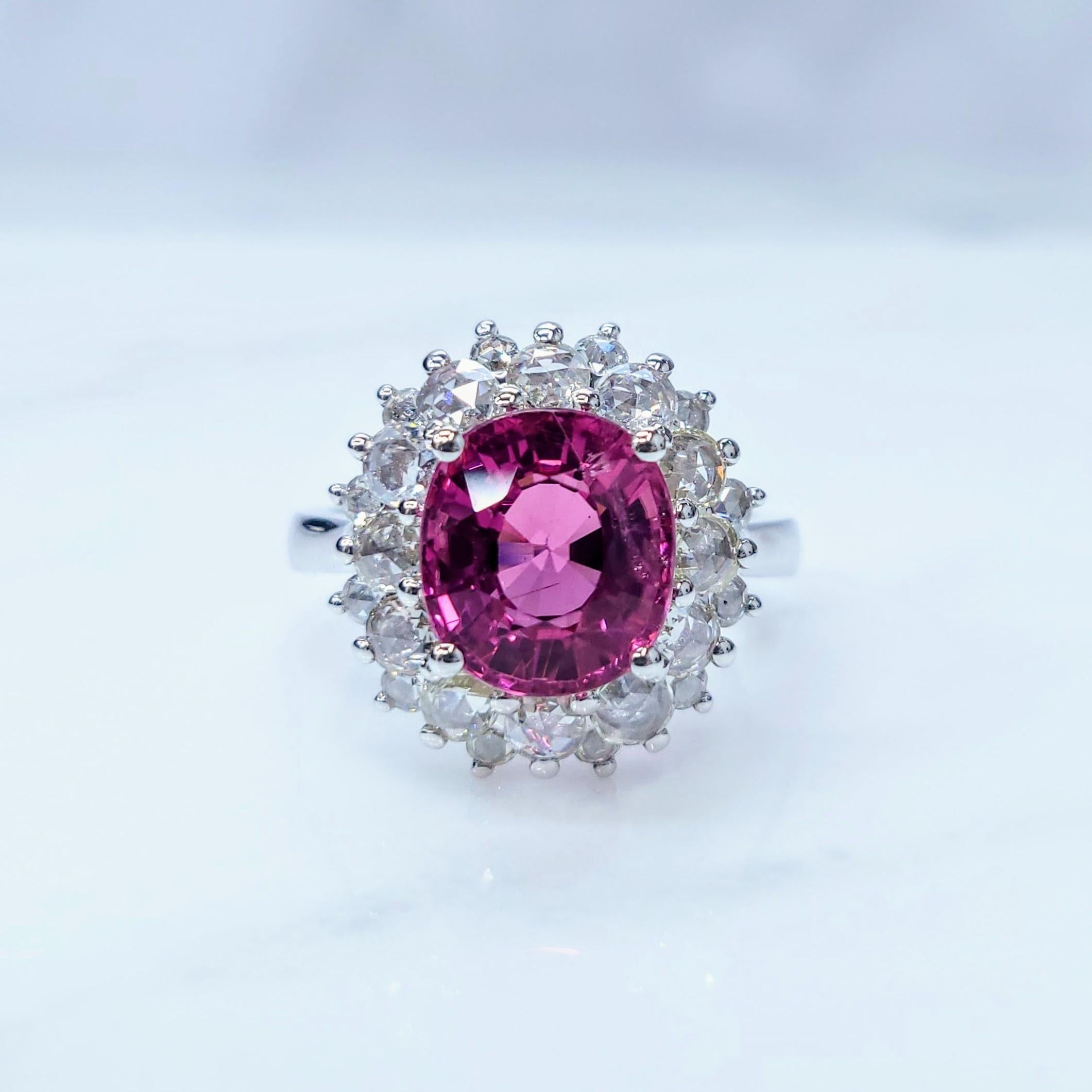 IGI Certified 3.52 Carat Rubellite Tourmaline & Diamond Ring in 18K White Gold In New Condition For Sale In KOWLOON, HK