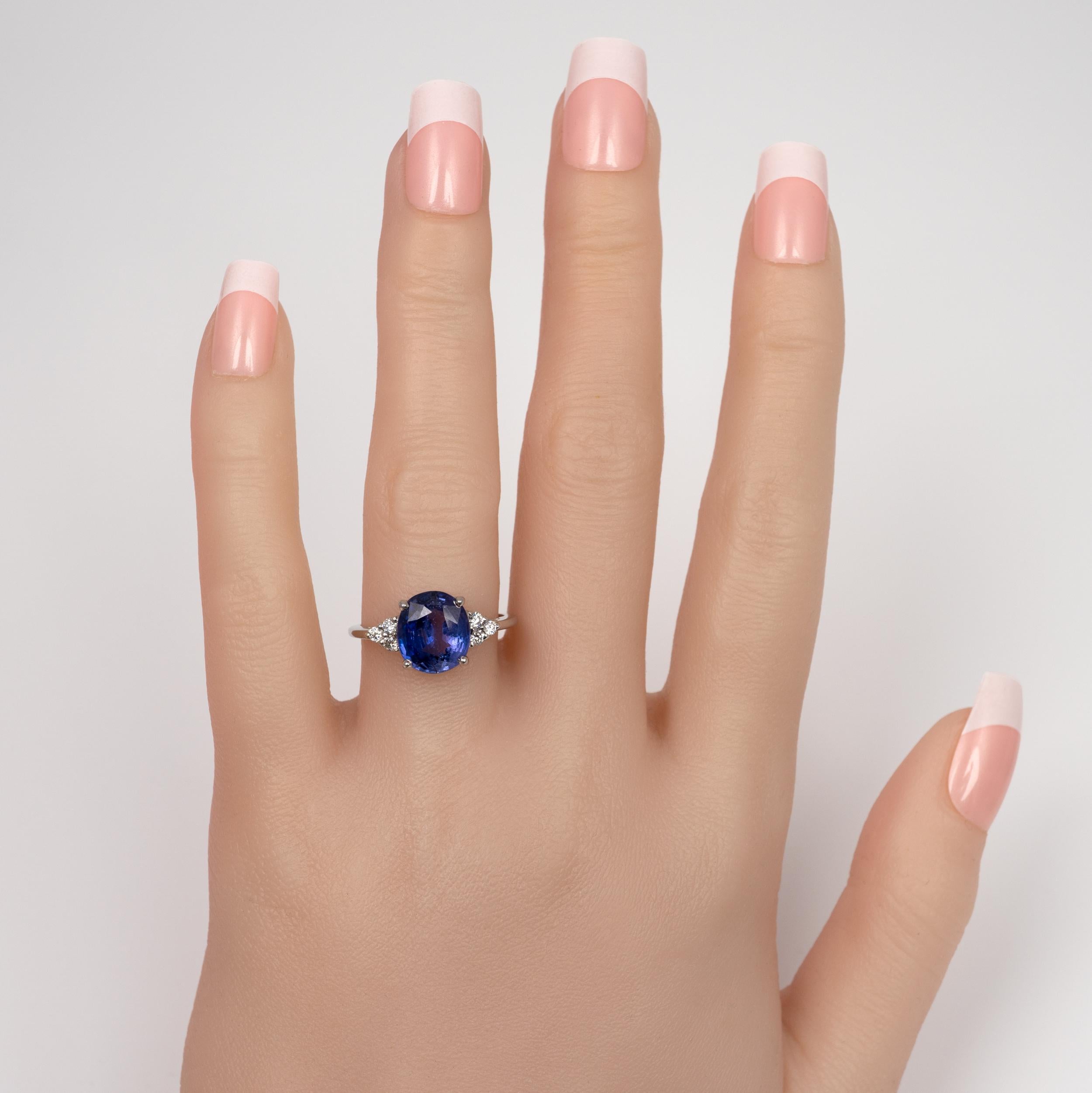 Art Deco IGI Certified 3.55 Carat Color Change Sapphire Diamond Ring 18 Karat White Gold For Sale