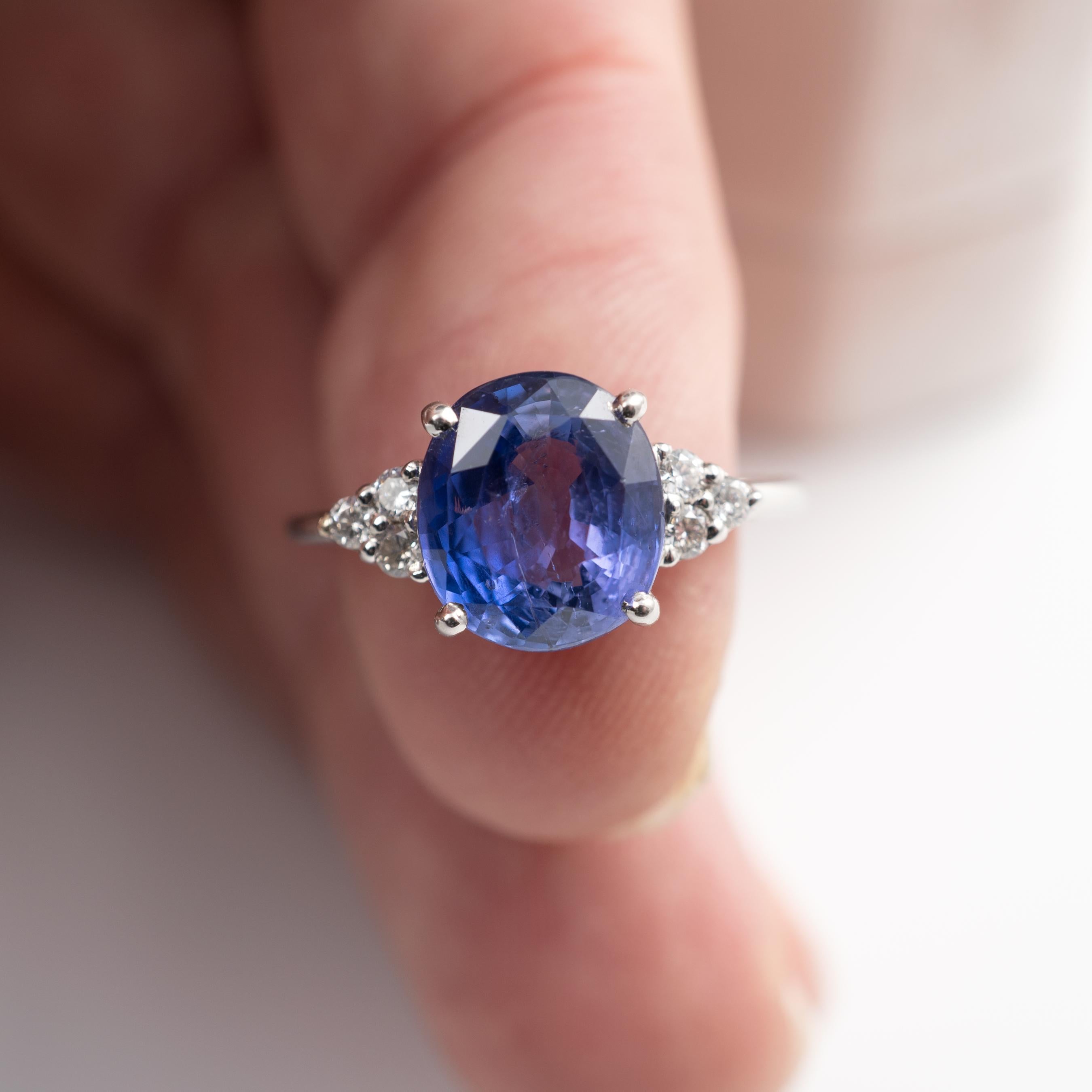 Oval Cut IGI Certified 3.55 Carat Color Change Sapphire Diamond Ring 18 Karat White Gold For Sale