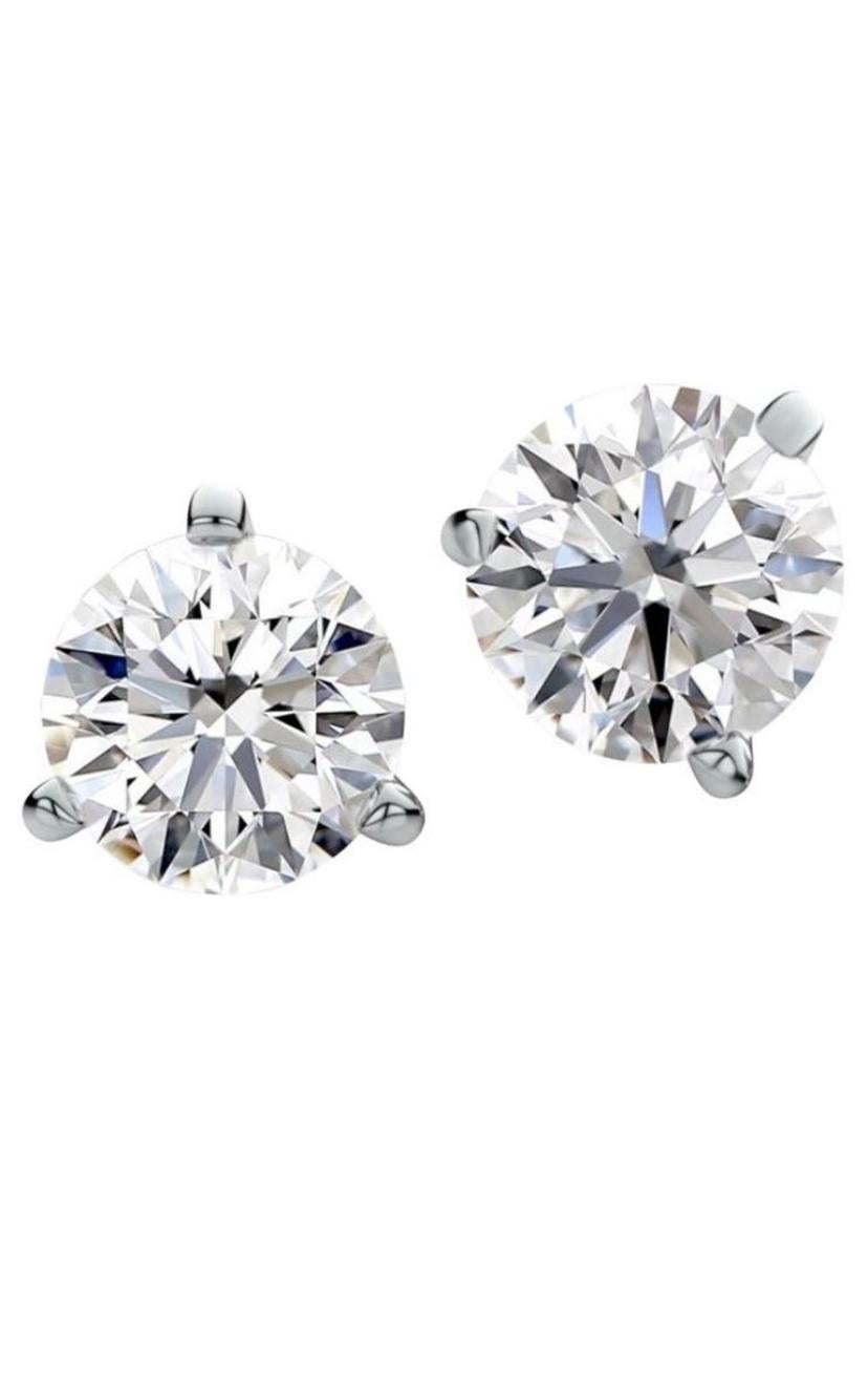 An exclusive pair of earrings in essential design, so modern and chic.
Earrings come in 18K gold with two pieces of IGI Certified Natural Diamonds in perfect round brilliant cut , of 1,80 carats + 1,80 carats , H color , VS1/VS2 clarity, very