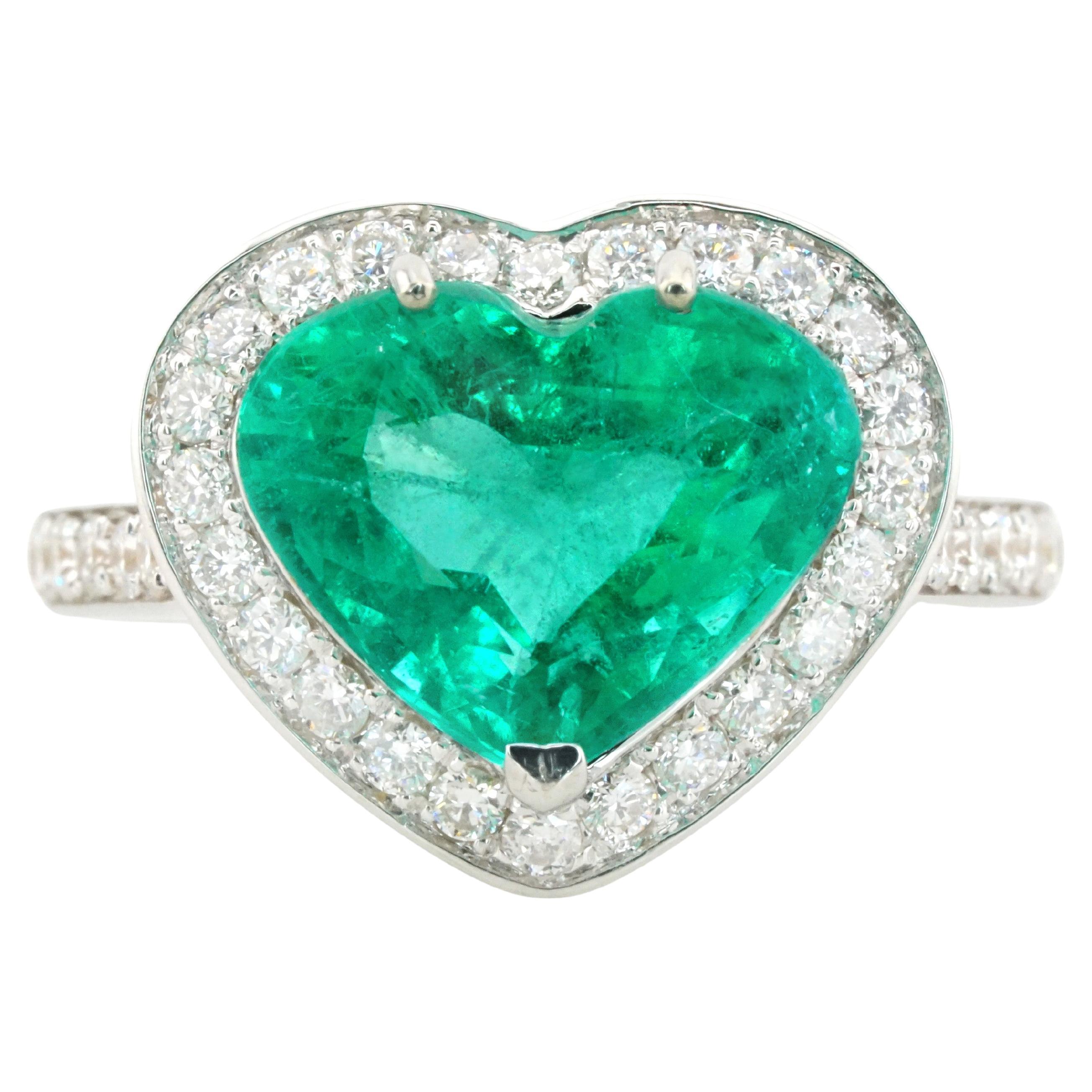 IGI Certified 3.72 Carat Heart Minor Oil Emerald Diamond Made In Italy Ring  For Sale