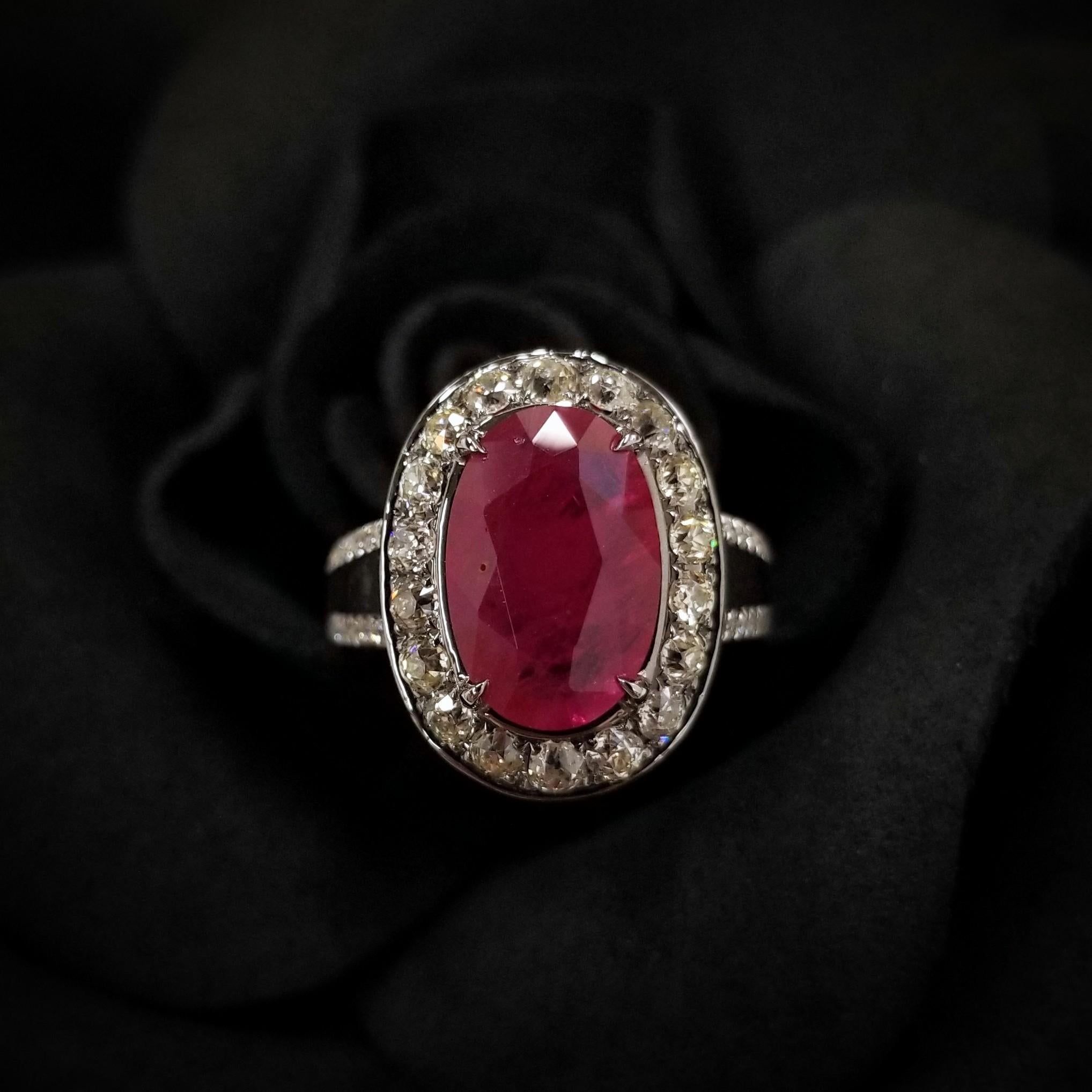 Women's IGI Certified 3.73Carat Ruby & Diamond Ring in 18K Gold For Sale