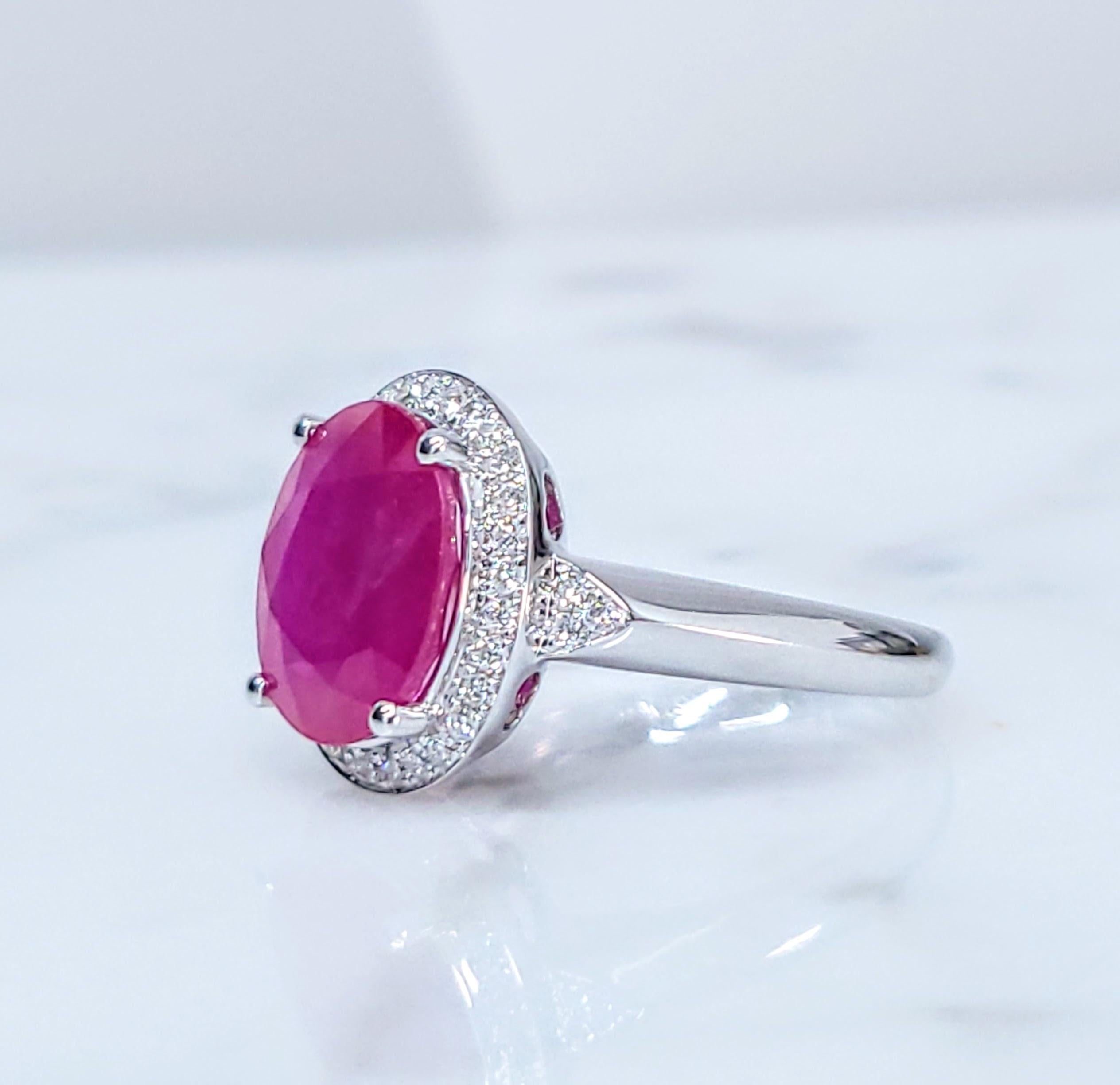 IGI Certified 3.82 Carat Burma Ruby & Diamond Ring in 18K White Gold In New Condition For Sale In KOWLOON, HK