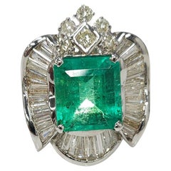 IGI certified 3.92 Carat Colombian Emerald & 1.68 Carat Diamond Ring 